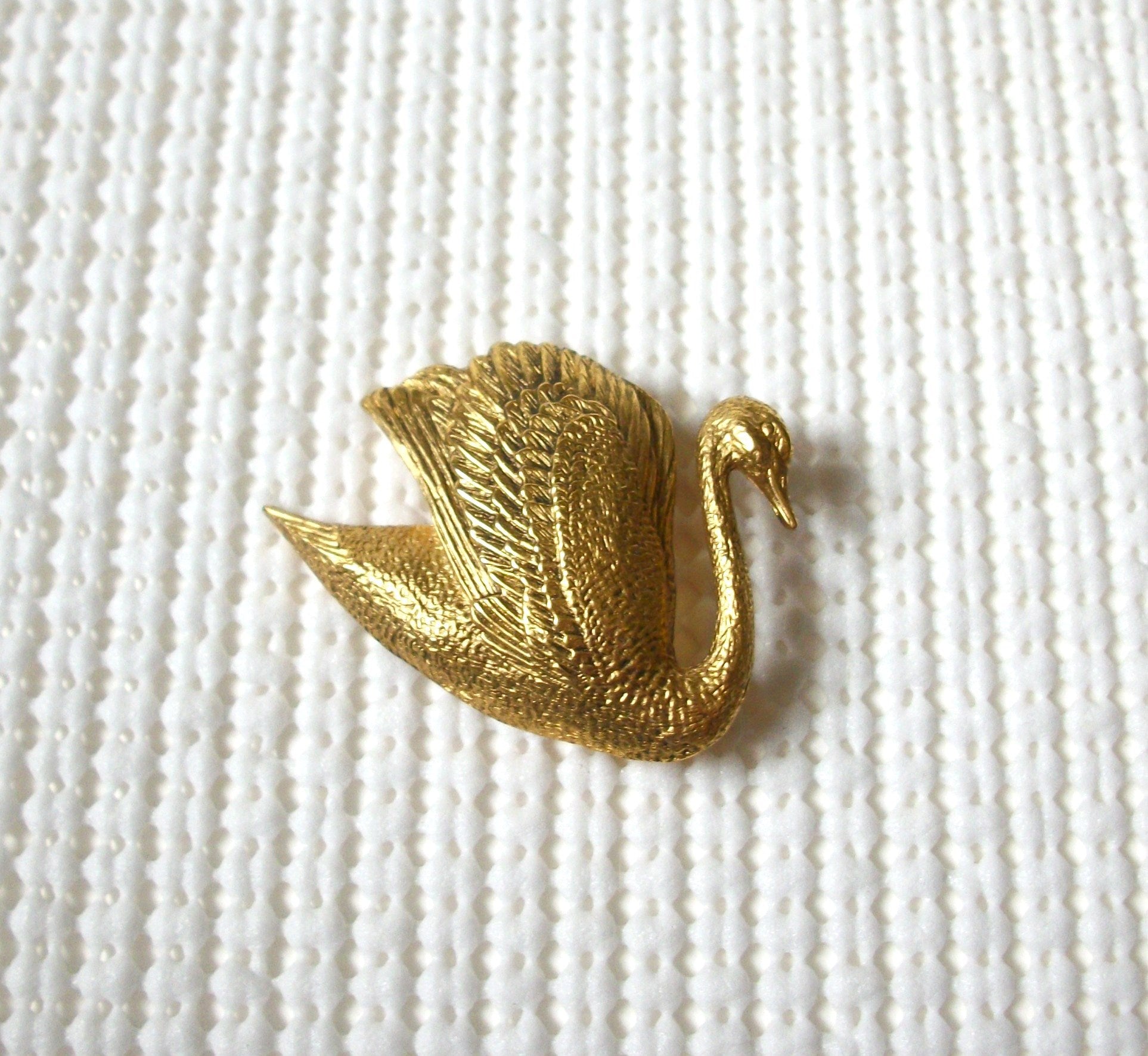 Vintage MFA Museum of Fine Arts Rare Gold Tone Swan Brooch 030521