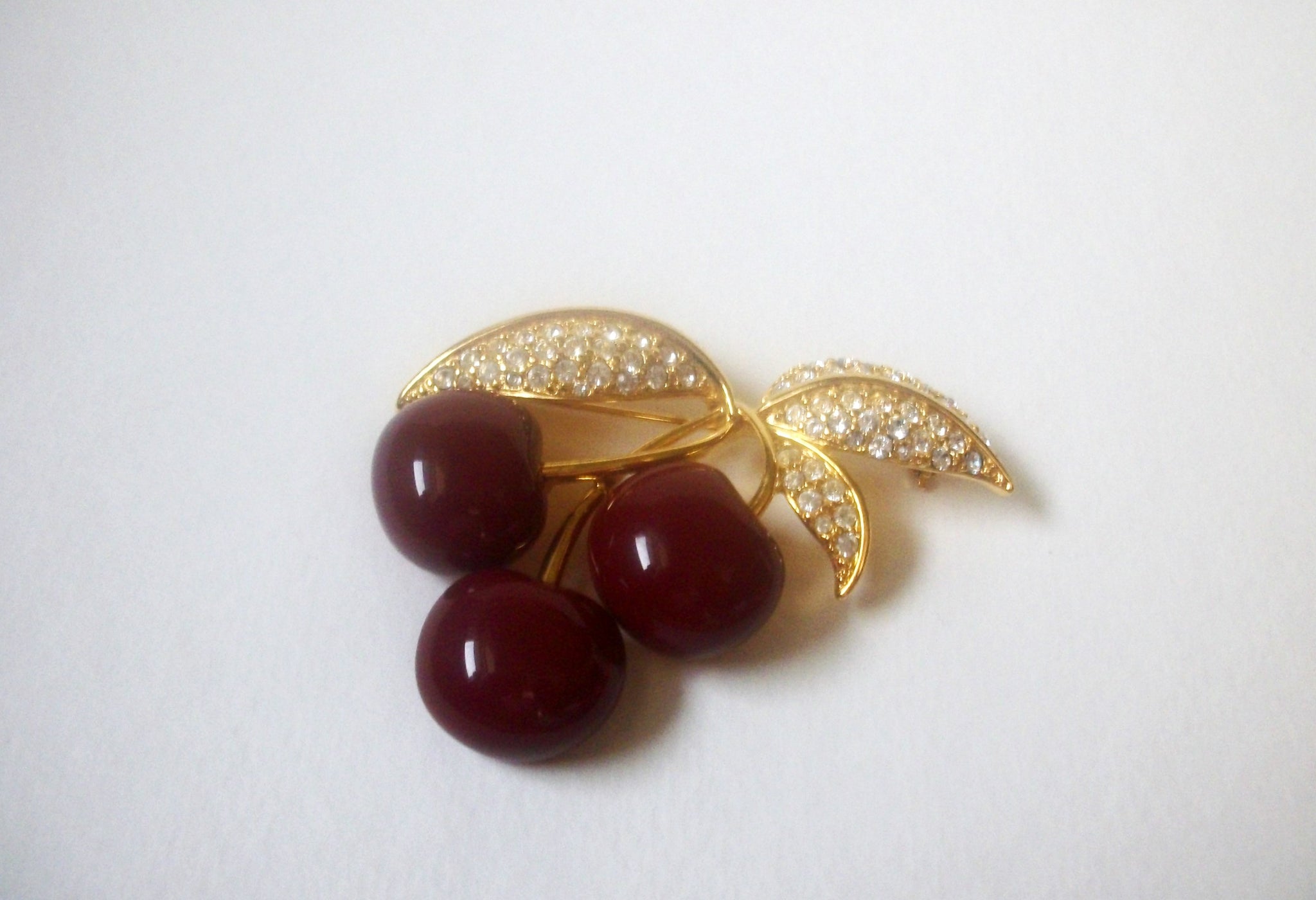 Larger Vintage Signed JOAN RIVERS Dark Red Cherries Clear Crystals Gold Tone Brooch Pin 030521