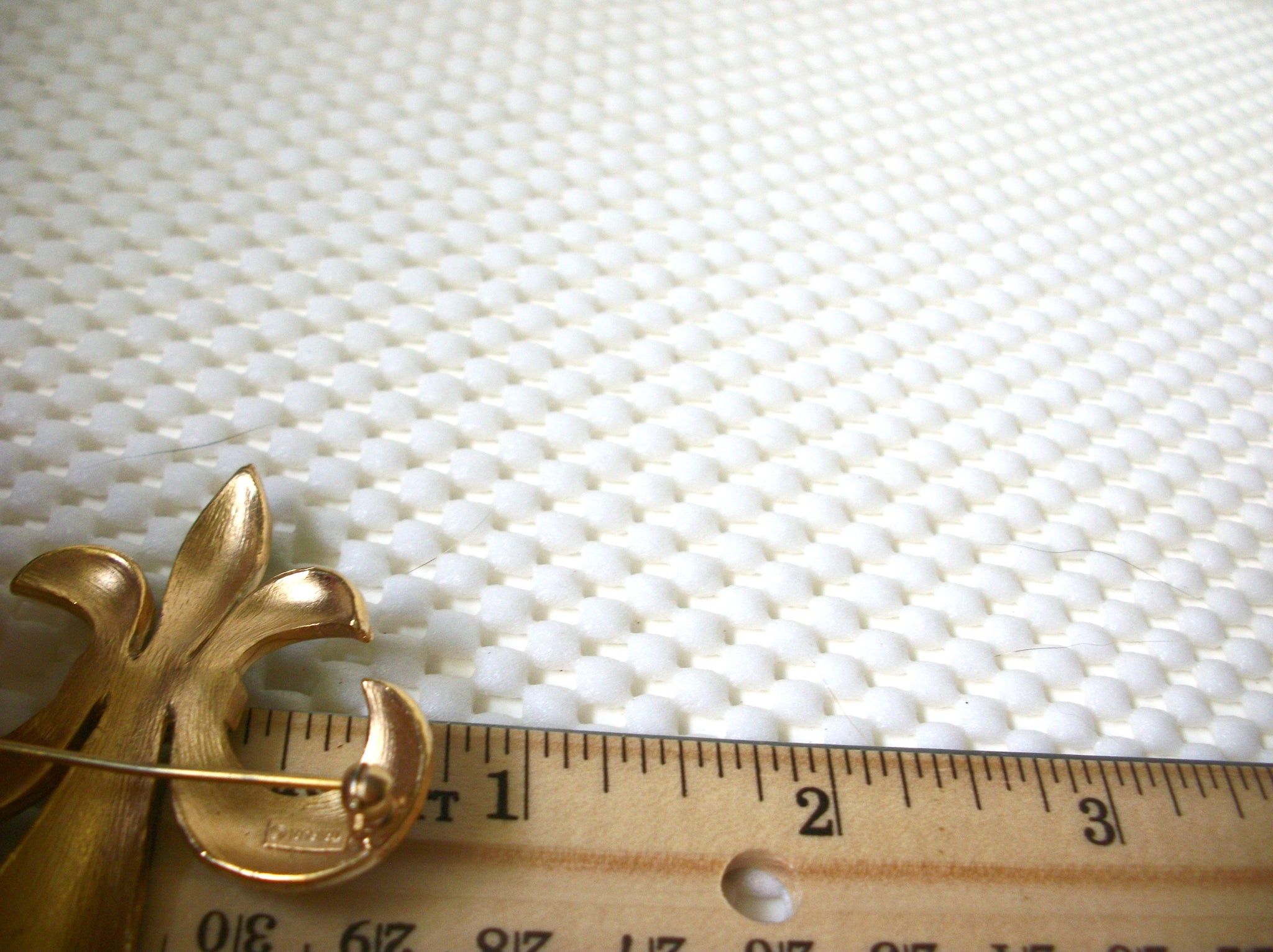 Larger Signed TRIFARI Fleur De Lis Vintage Brooch Pin Green Enameled Gold Tone 030521