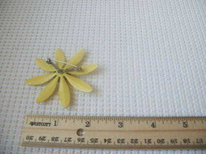 Larger Vintage Yellow Orange Enameled Daisy Flower Metal 7817