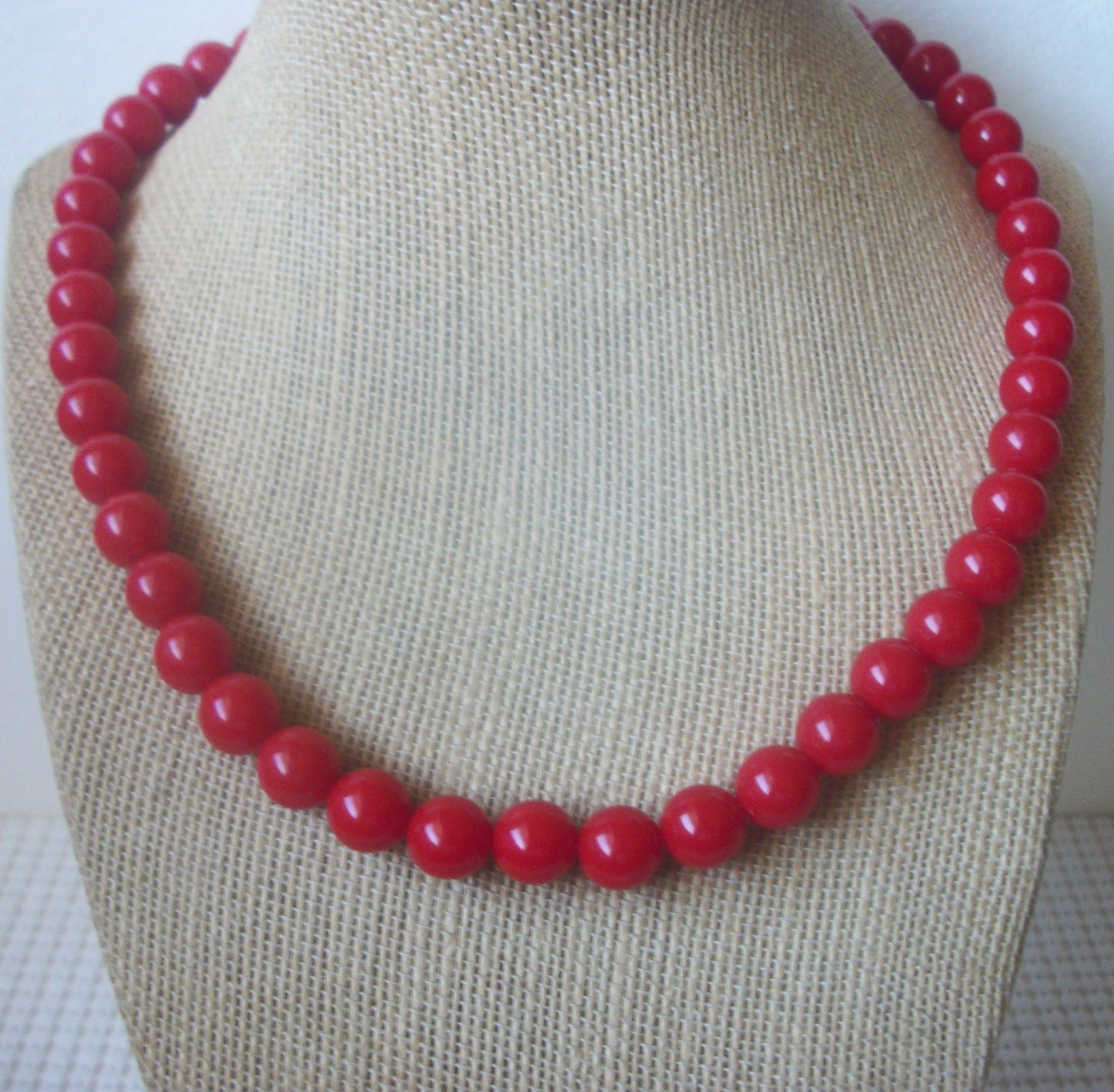 Retro 18" Necklace Pretty Vivid Red Acrylic Beads 030221