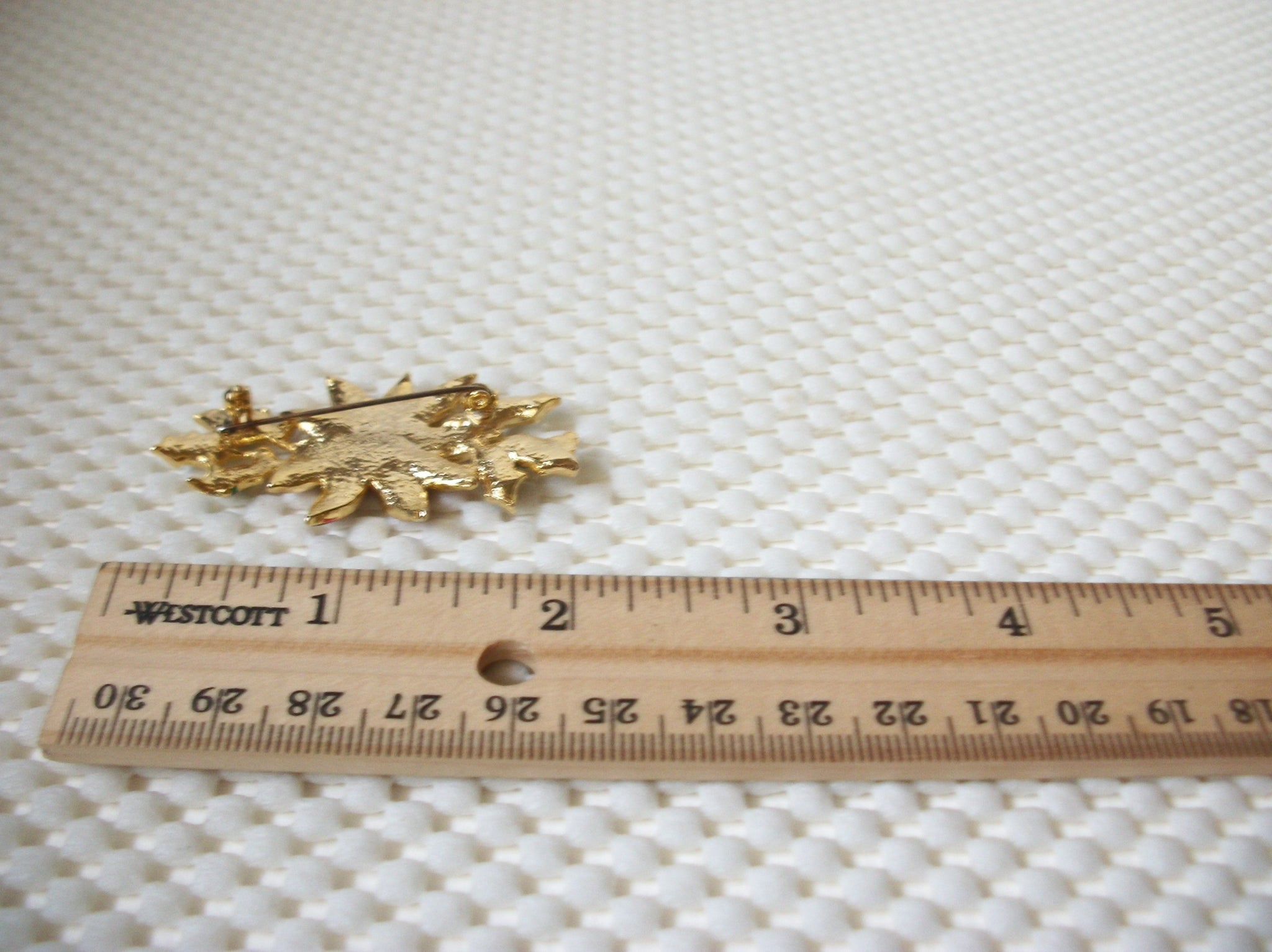 Vintage Brooch Pin Christmas Festive Poinsettia Enameled Gold Tone 031321