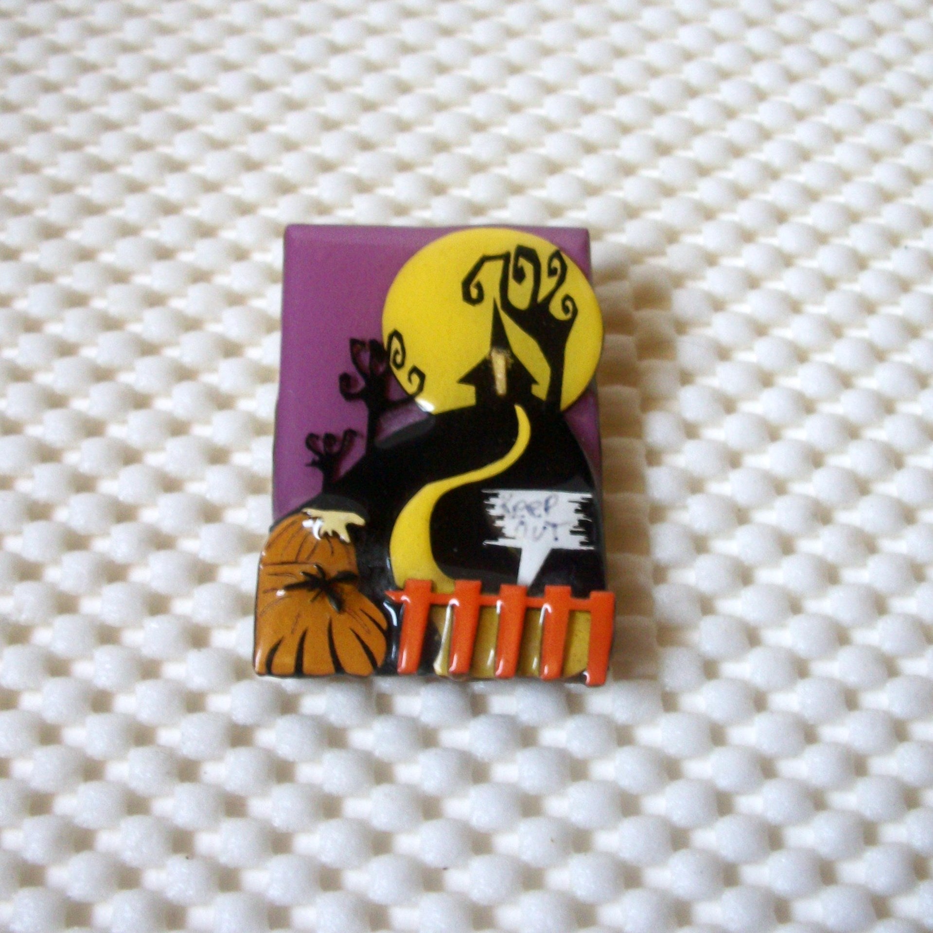 RARE Lucinda Halloween Design Pins Haunted Tree Pumpkin Sign Keep Out Unique! 021321