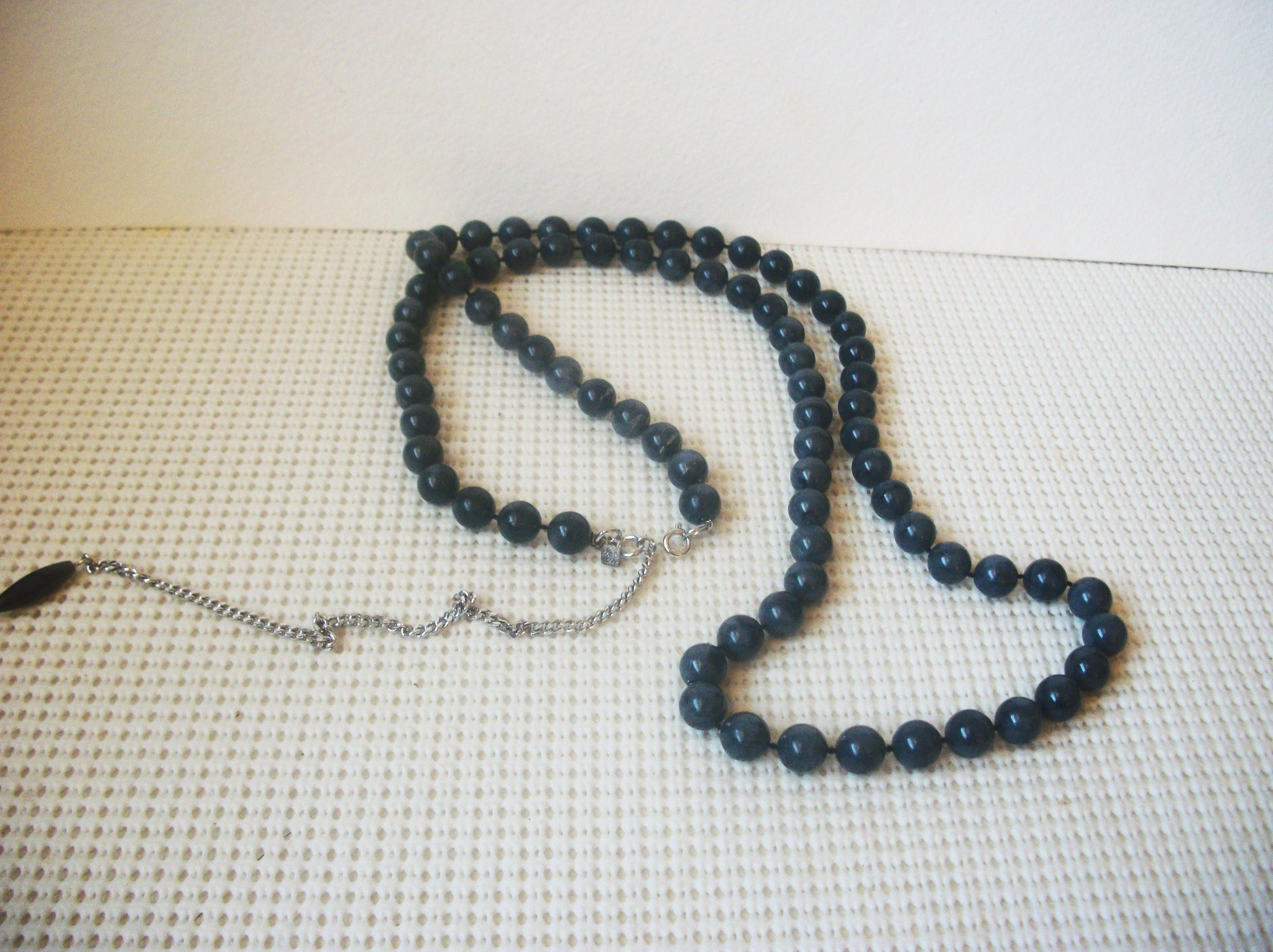 Signed SARAH COV Sarah Coventry Gray Marbleized 38" Long Vintage Necklace 63017