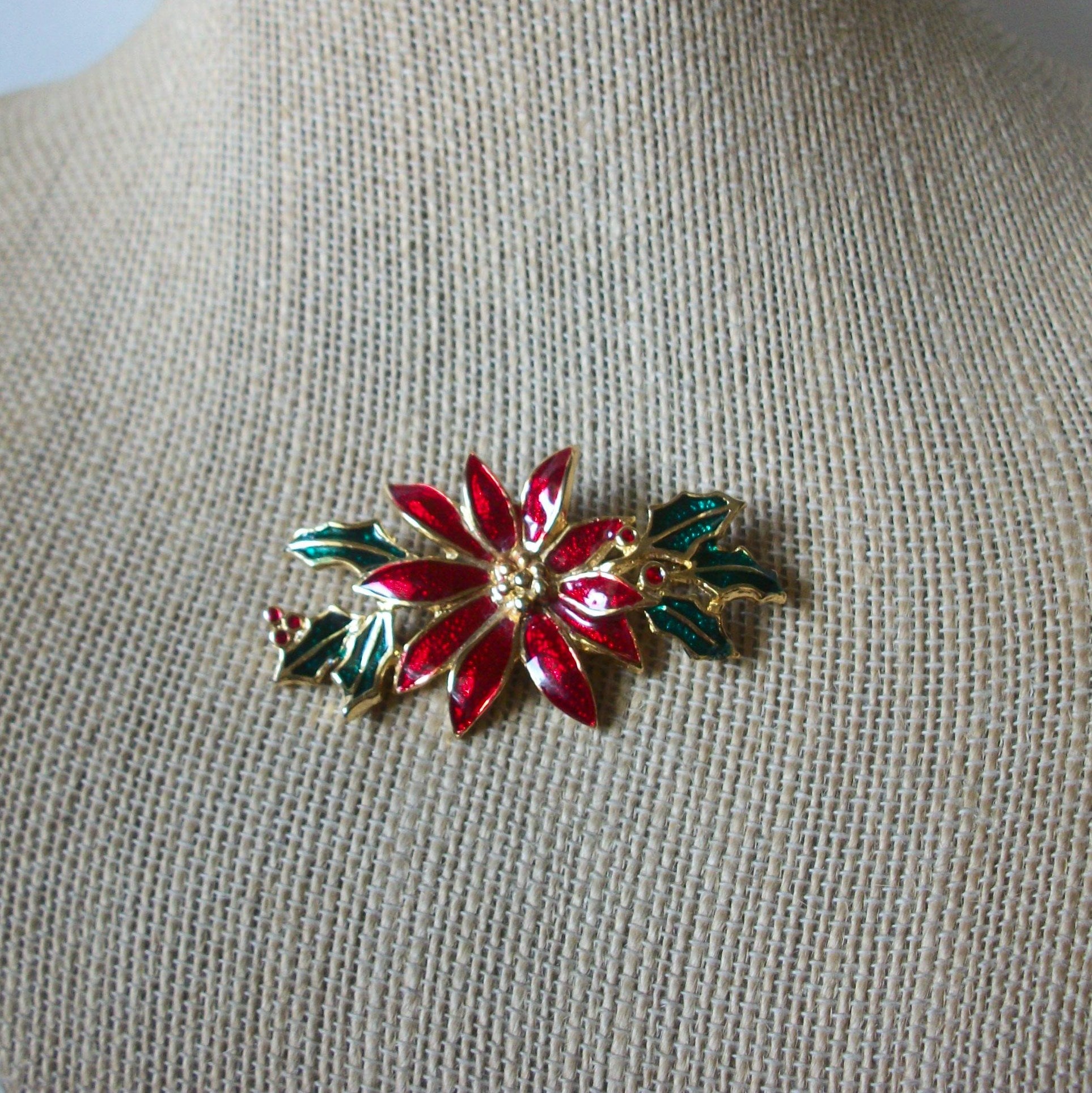 Vintage Brooch Pin Christmas Festive Poinsettia Enameled Gold Tone 031321