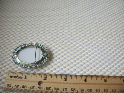 Vintage Brooch Pin Religious Mother Child Birth Silver Tone 030621