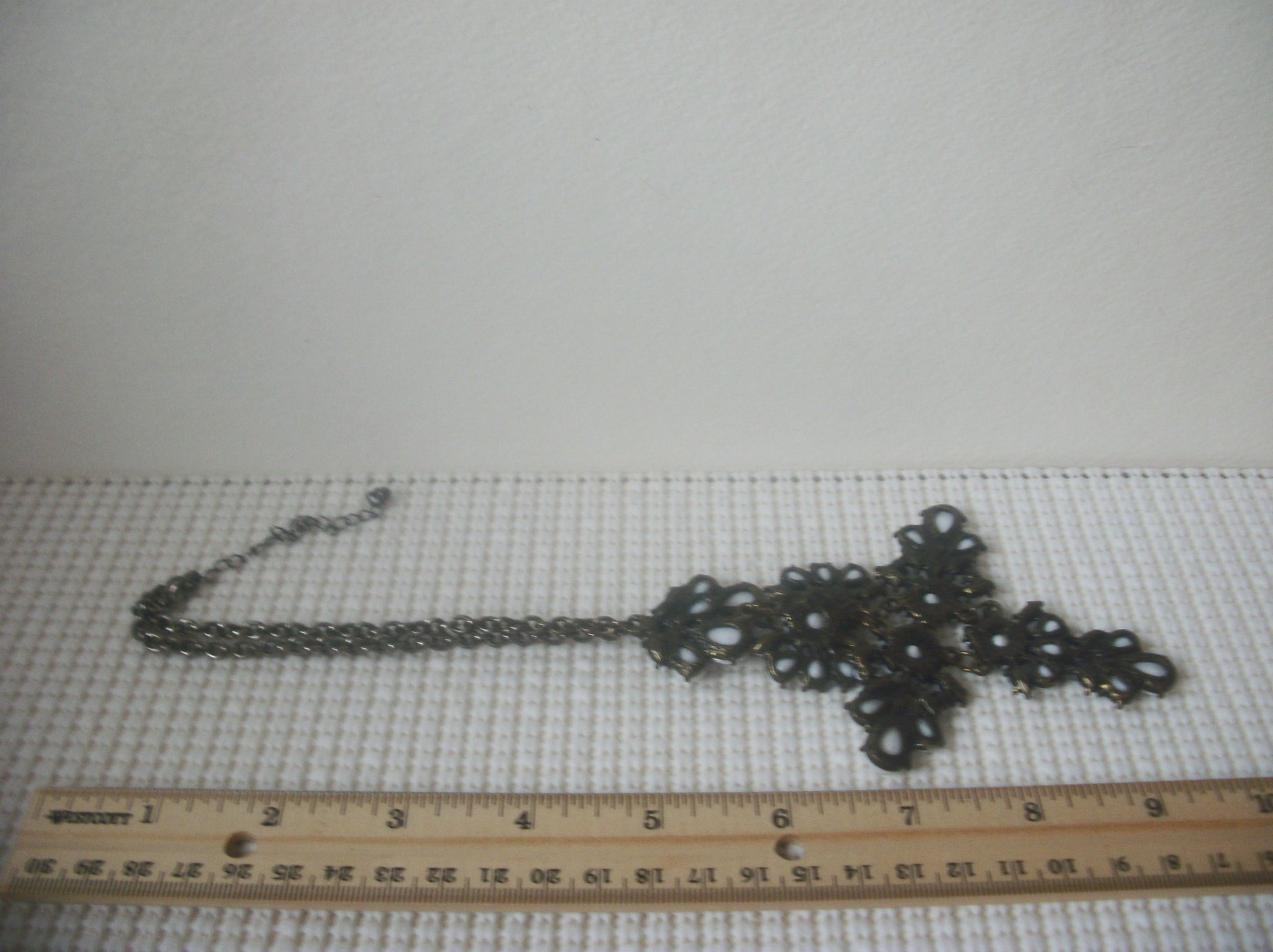 Retro 20" - 22" Flower necklace White Bronze Tone 030321