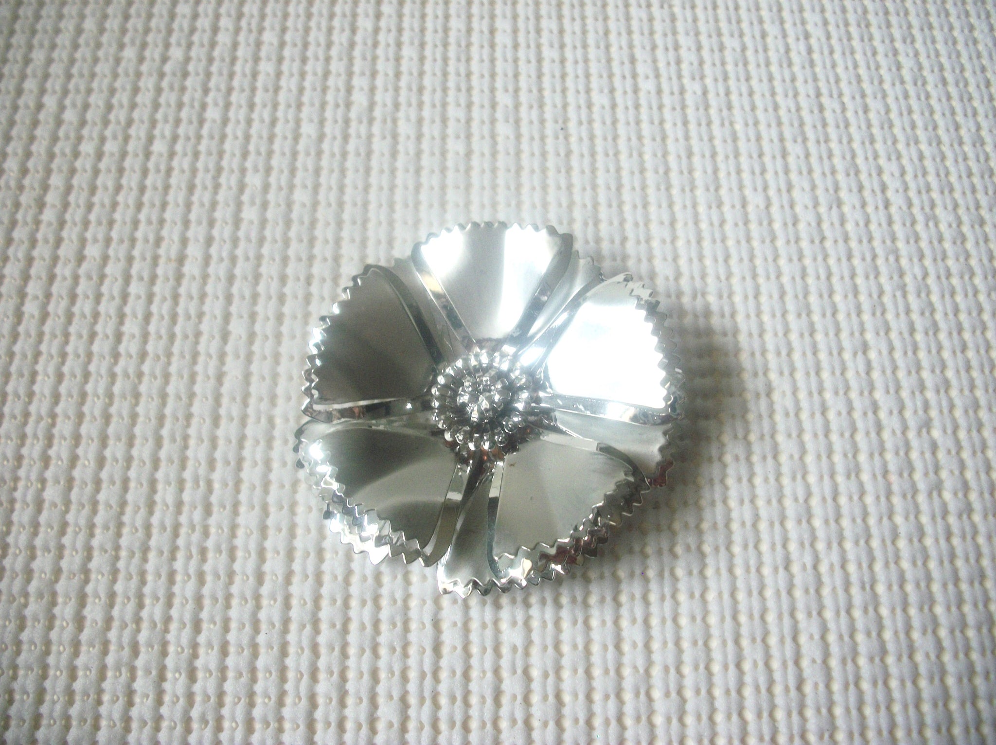 Larger Silver Tone Flower Brooch Pin 73017