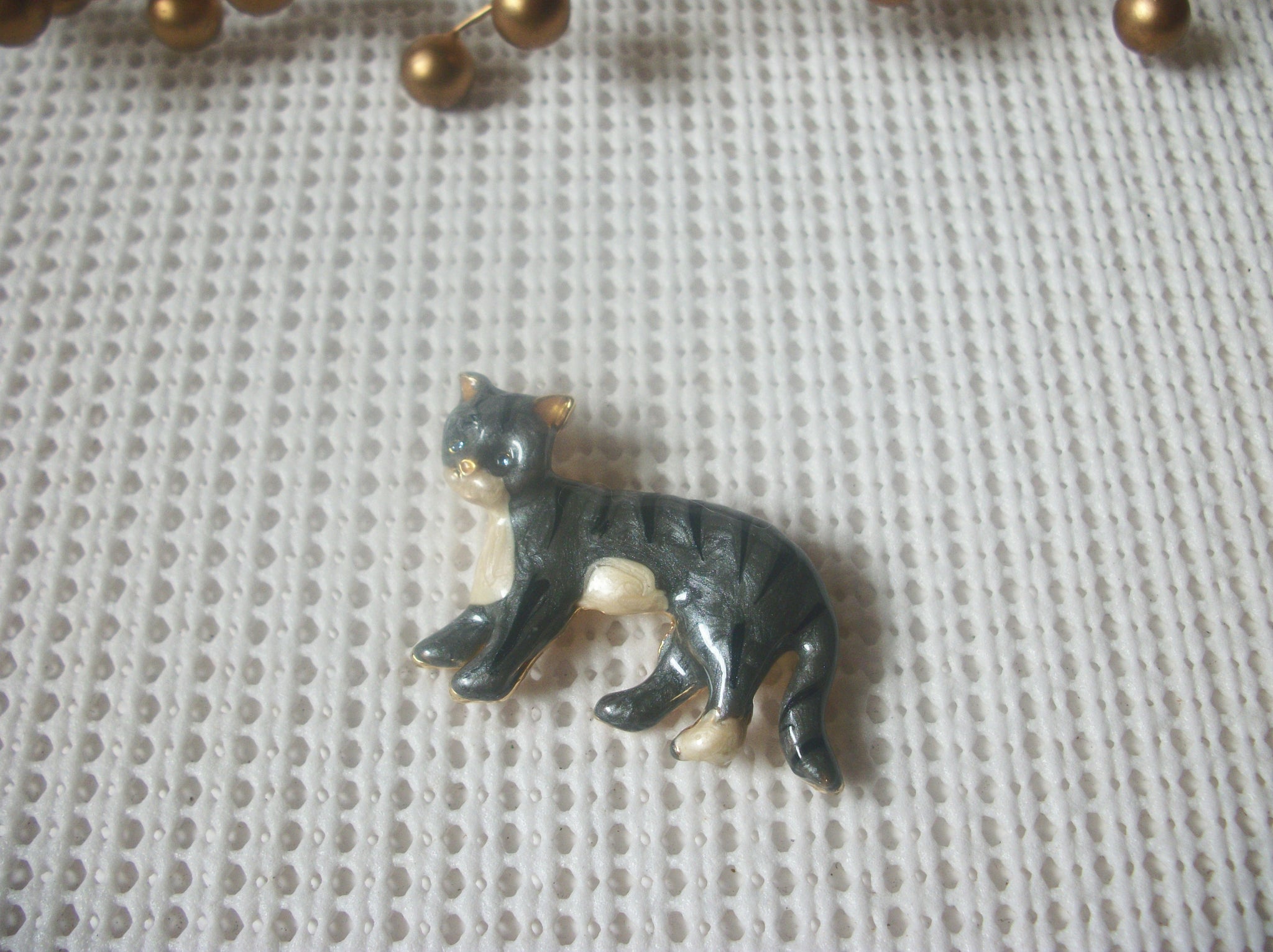 Vintage Brooch Pin, Enameled Cat Gray Black Stripes, 82317 Gold tone