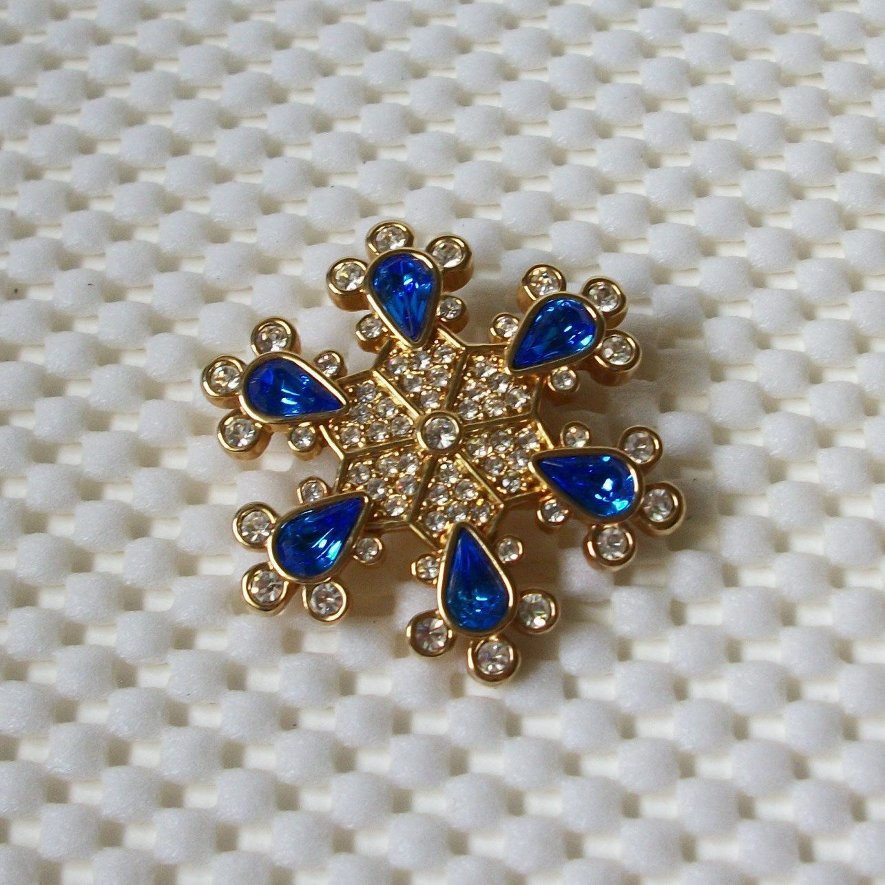 Vintage Brooch Pin Snowflake Blue Clear Crystals Gold Tone 030621