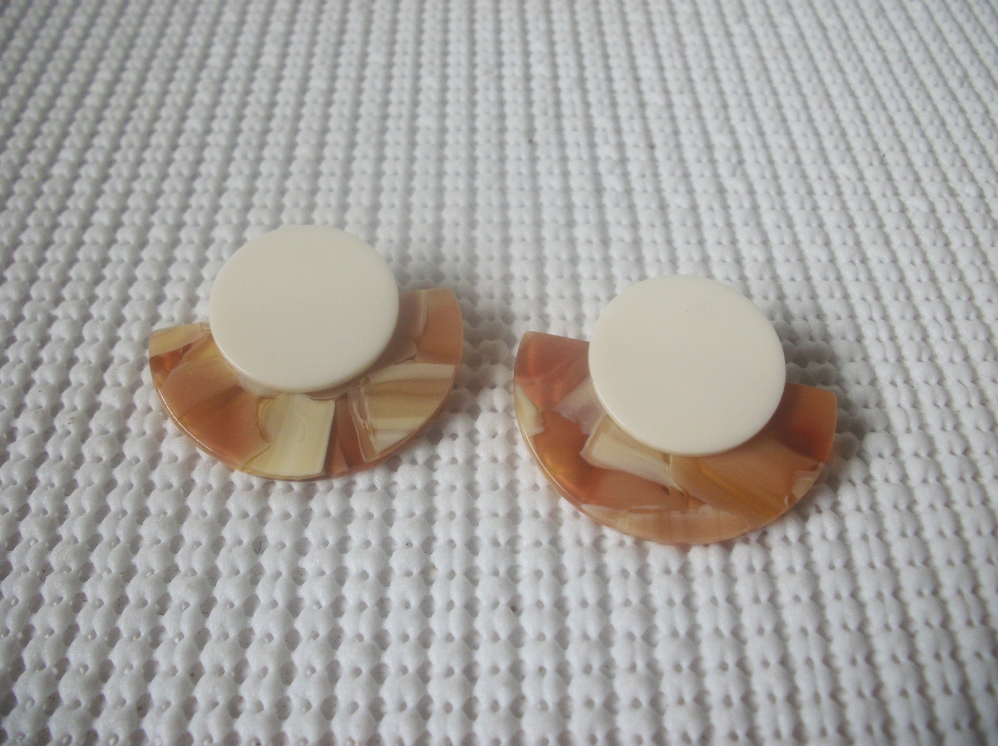 Retro Earrings, Beige Caramel Swirl Fan Tortoise Pierced 72116B
