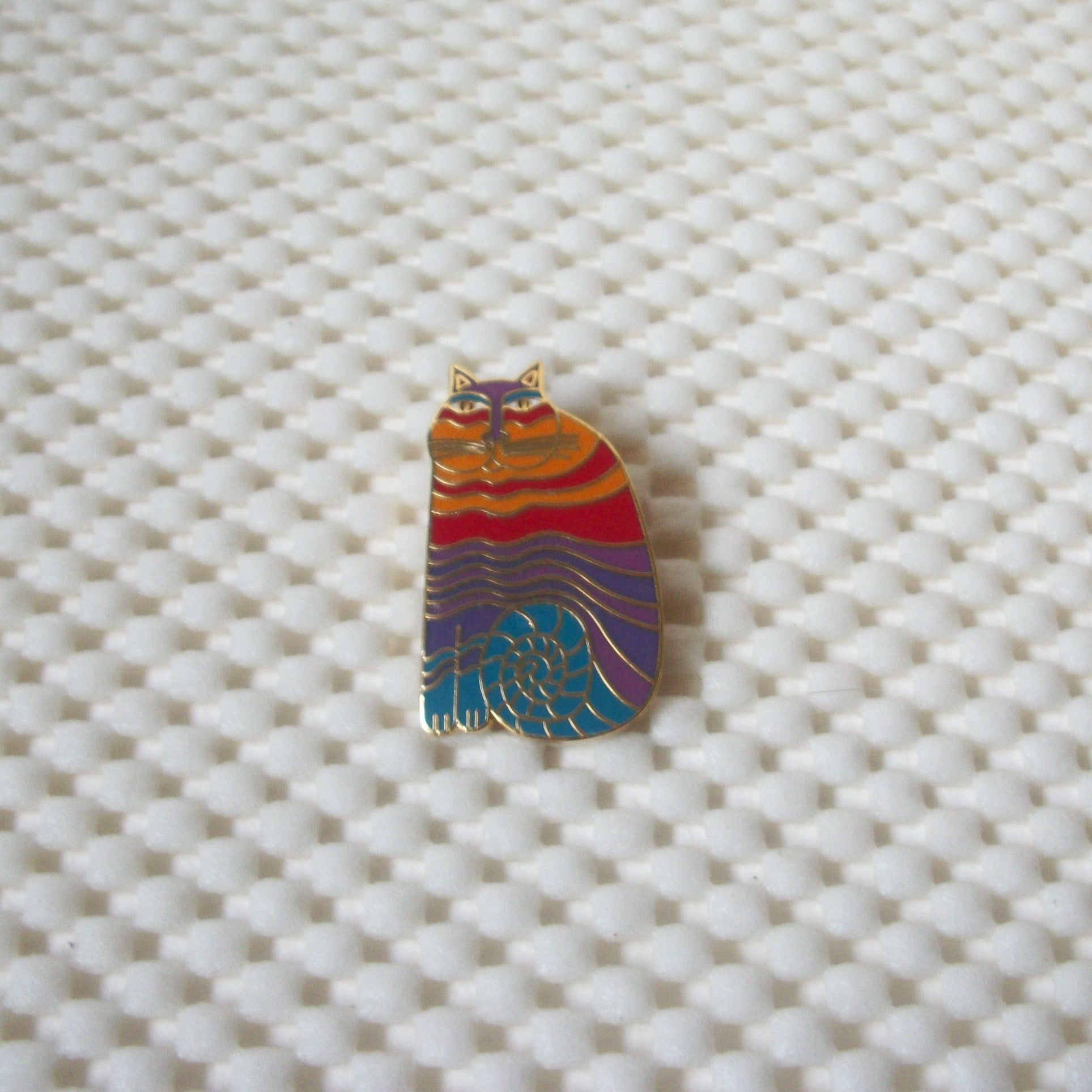 Signed LAUREL BURCH Vintage Brooch Pin, Rainbow Cats Gold Tone 61517