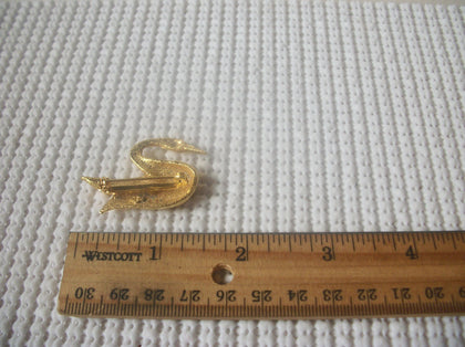 Vintage Brooch Pin, Beautiful Graceful Swan, Gold Tone 72116B