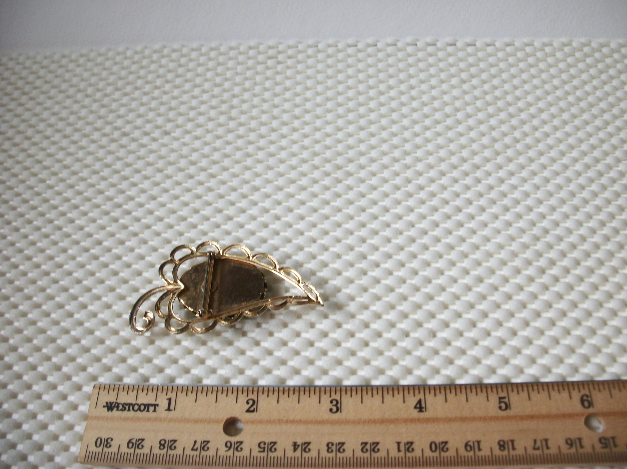 Vintage Brooch Pin, Leaf Malachite Semi Precious Stone Inlay Gold Tone Filigree  031221