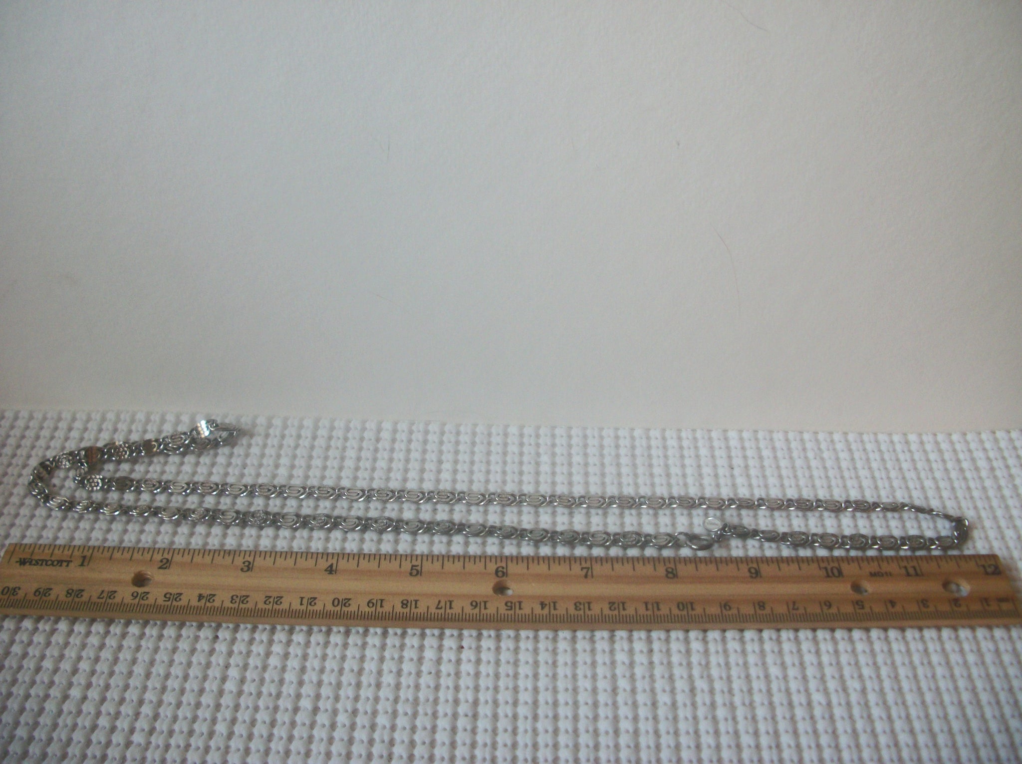 Signed AVON Vintage 30" Chain Links Silver Toned V Shaped 023021