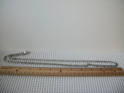 Signed AVON Vintage 30" Chain Links Silver Toned V Shaped 023021