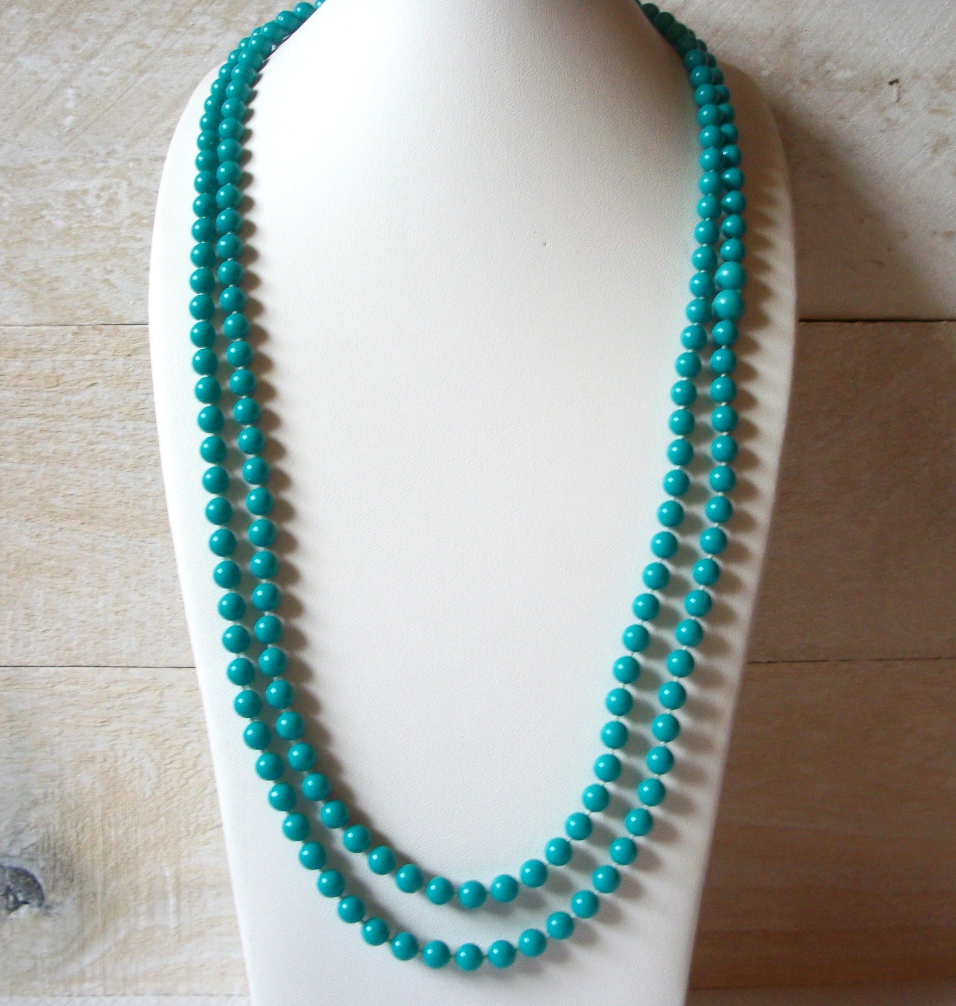 Vintage Theater Old Plastic Necklace 51520