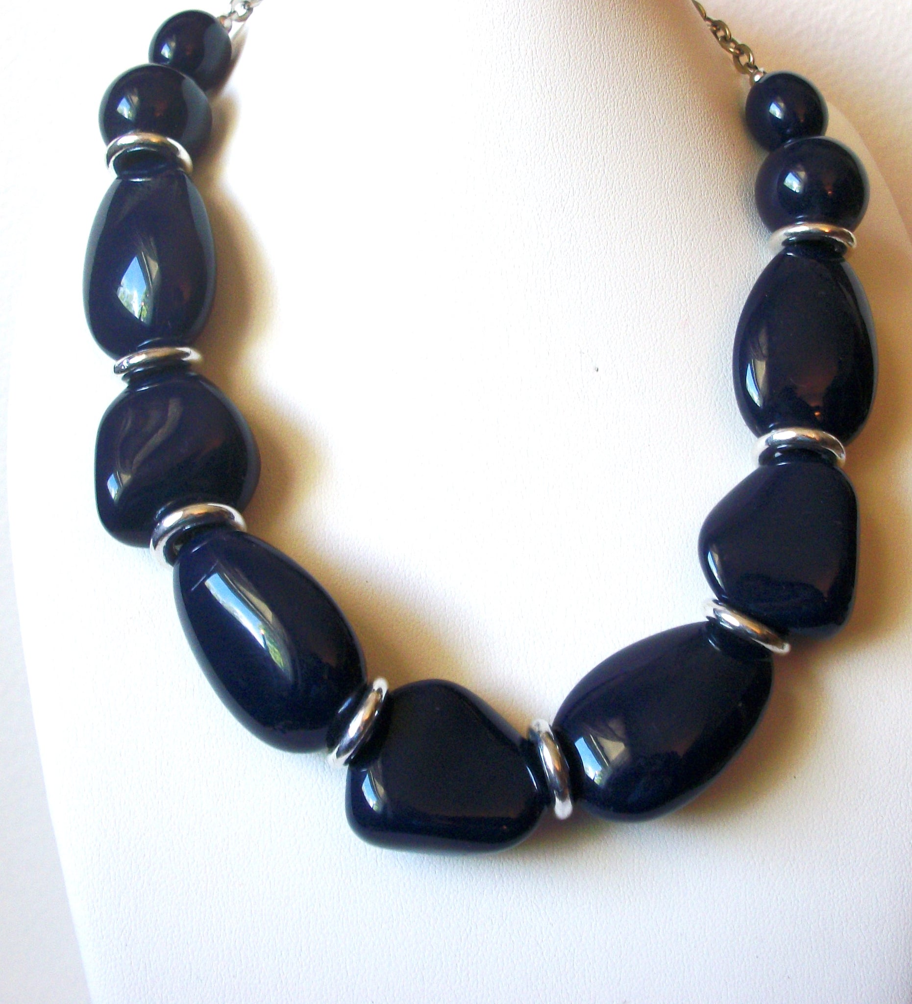 Retro 1980s  Dark Blue Silver Chunky Acrylic Necklace 123120