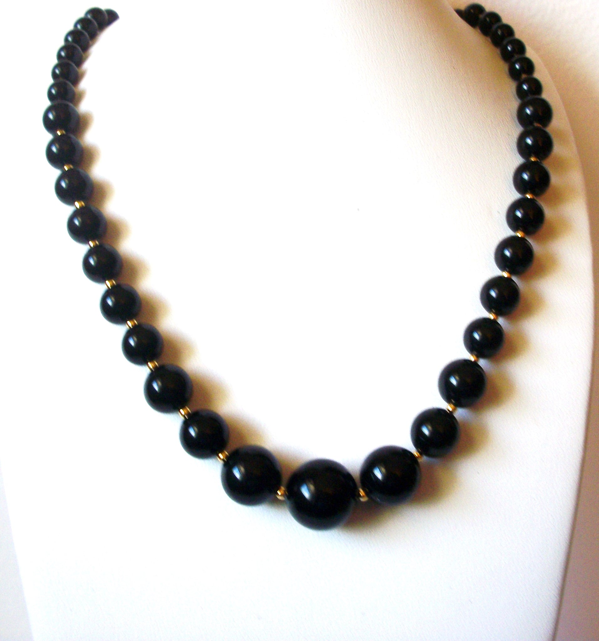 Retro Black Gold Graduated Design Acrylic Necklace 123020