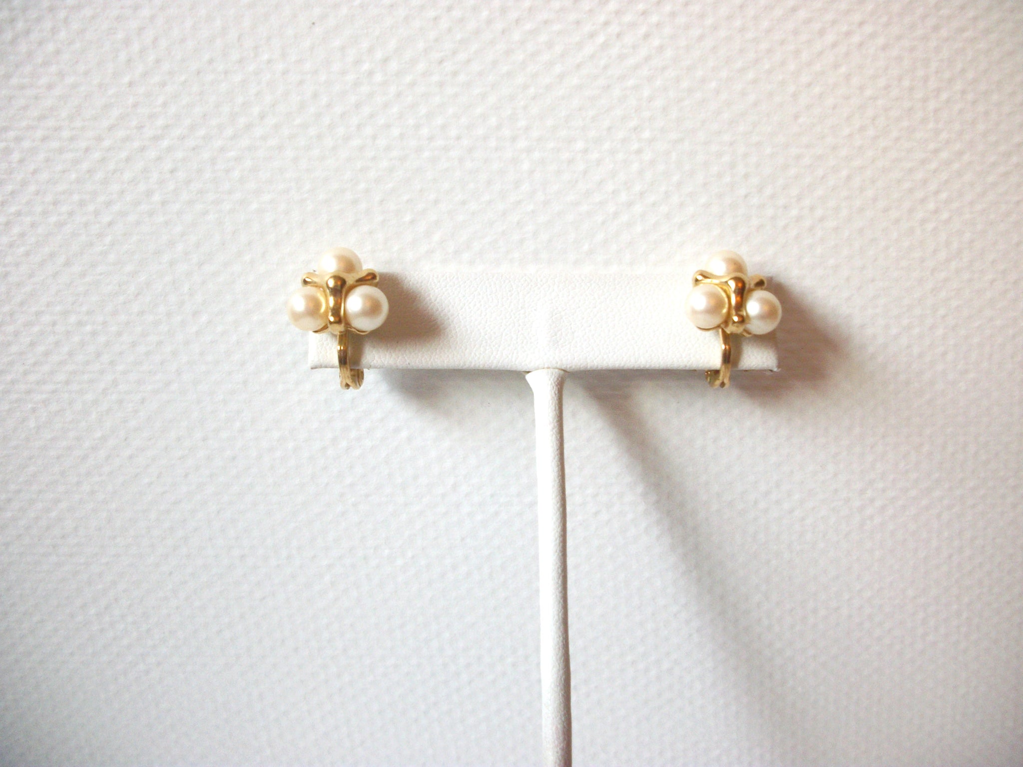 Vintage Small  MONET Faux Pearl Clip On Earrings 92216