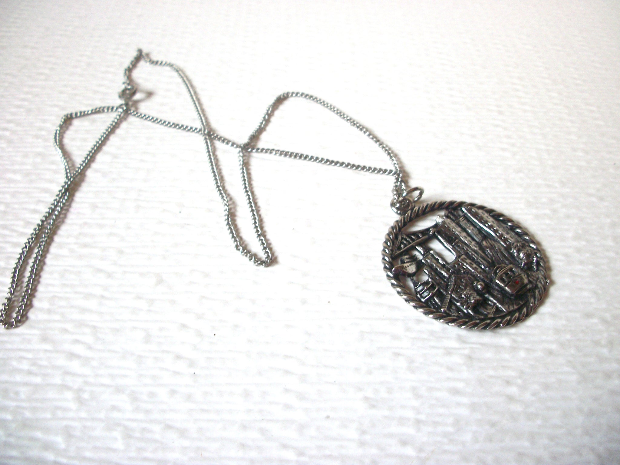 MEL GOLDBERG Vintage Silver Toned Cable Car San Francisco Necklace 123116