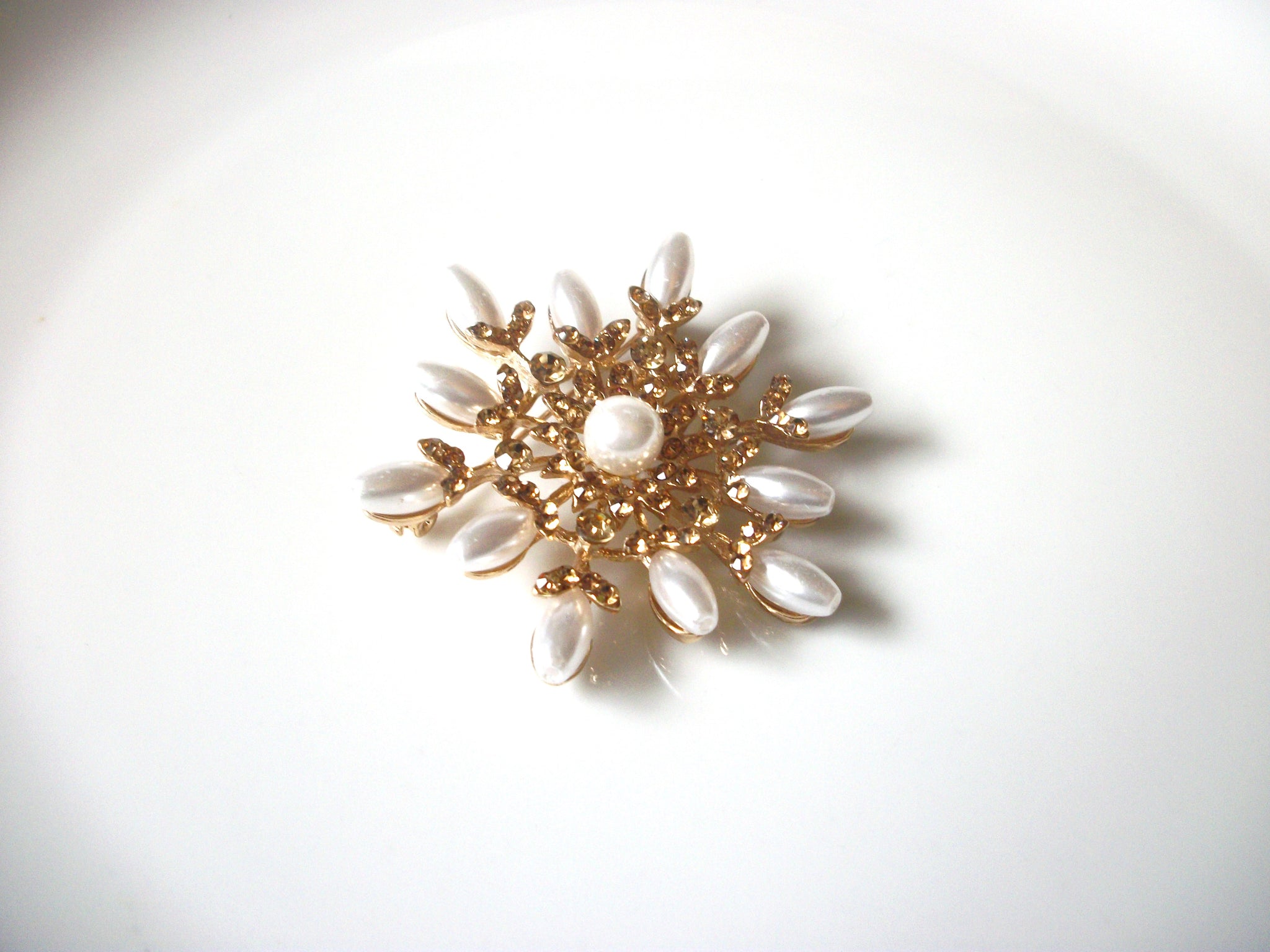 Retro Gold Toned Rhinestone Faux Pearl Snowflake Brooch Pin 92816
