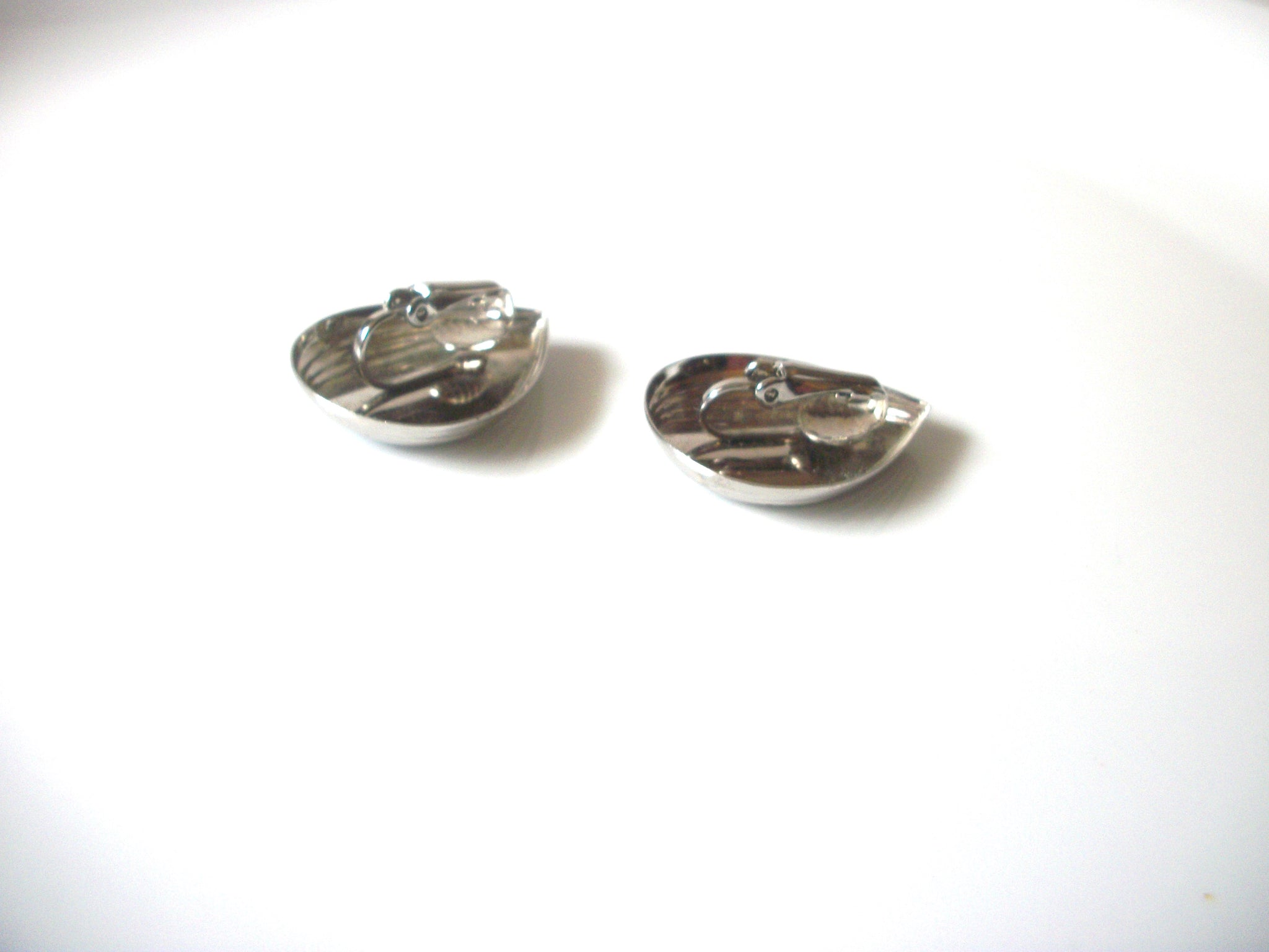 Vintage Teal Green Cat Eye Glass Clip On Earrings 80417