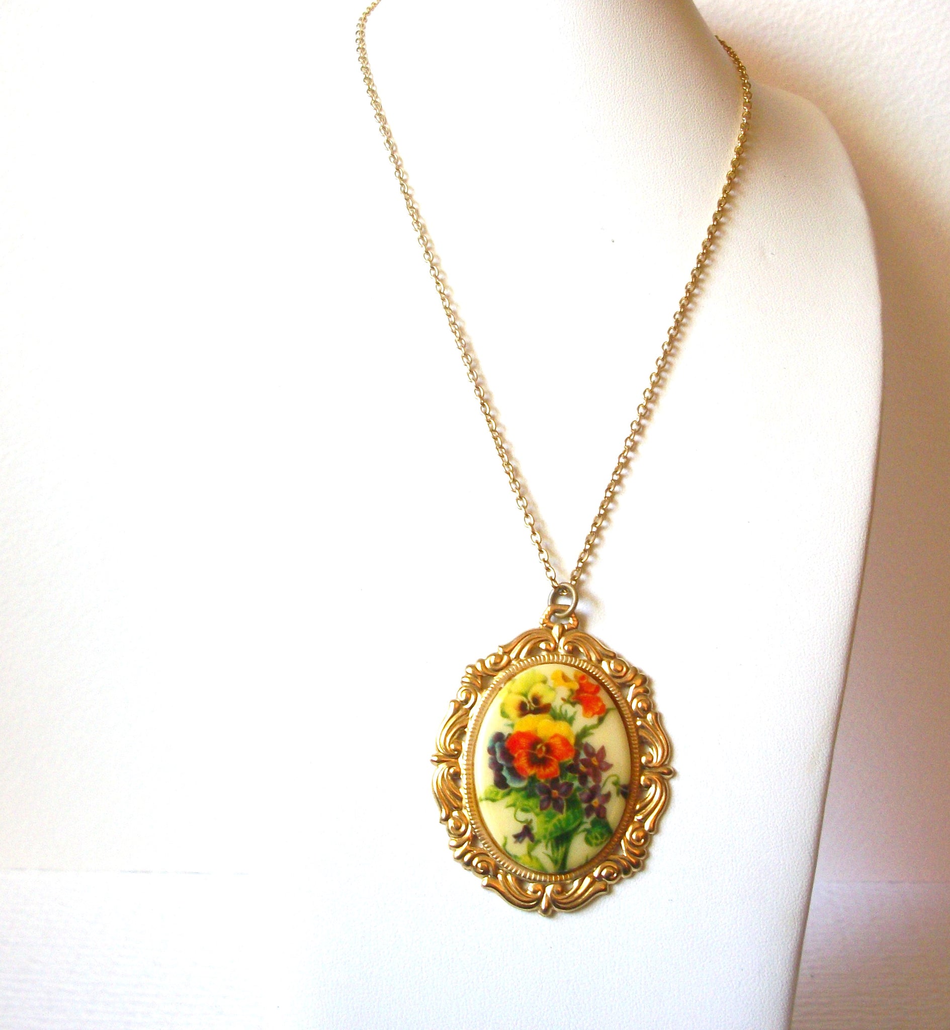 Vintage 1950s Gold Toned Flower Pendant Necklace 60116