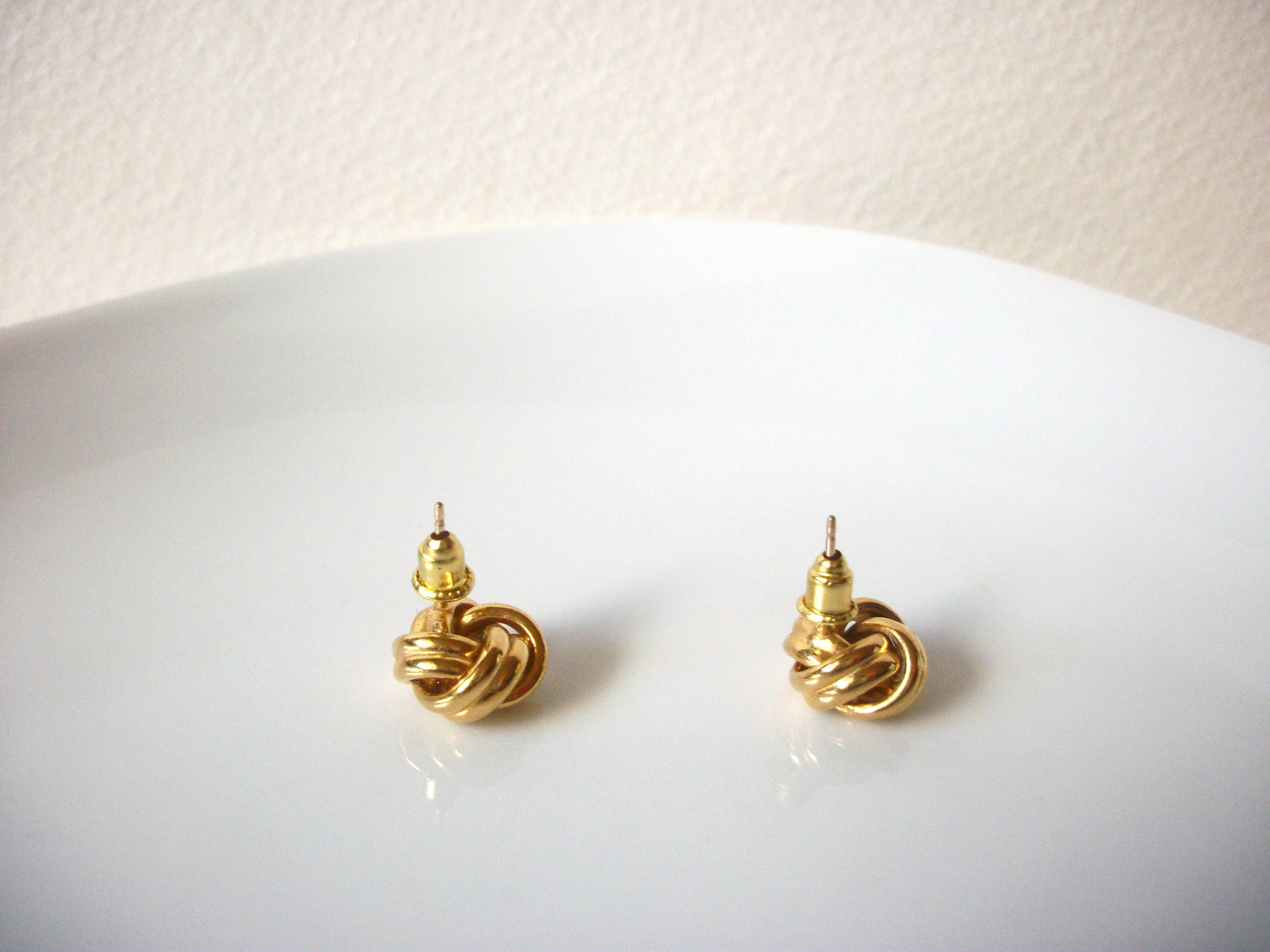 Vintage Small Gold Toned Knotted Stud Earrings 82217