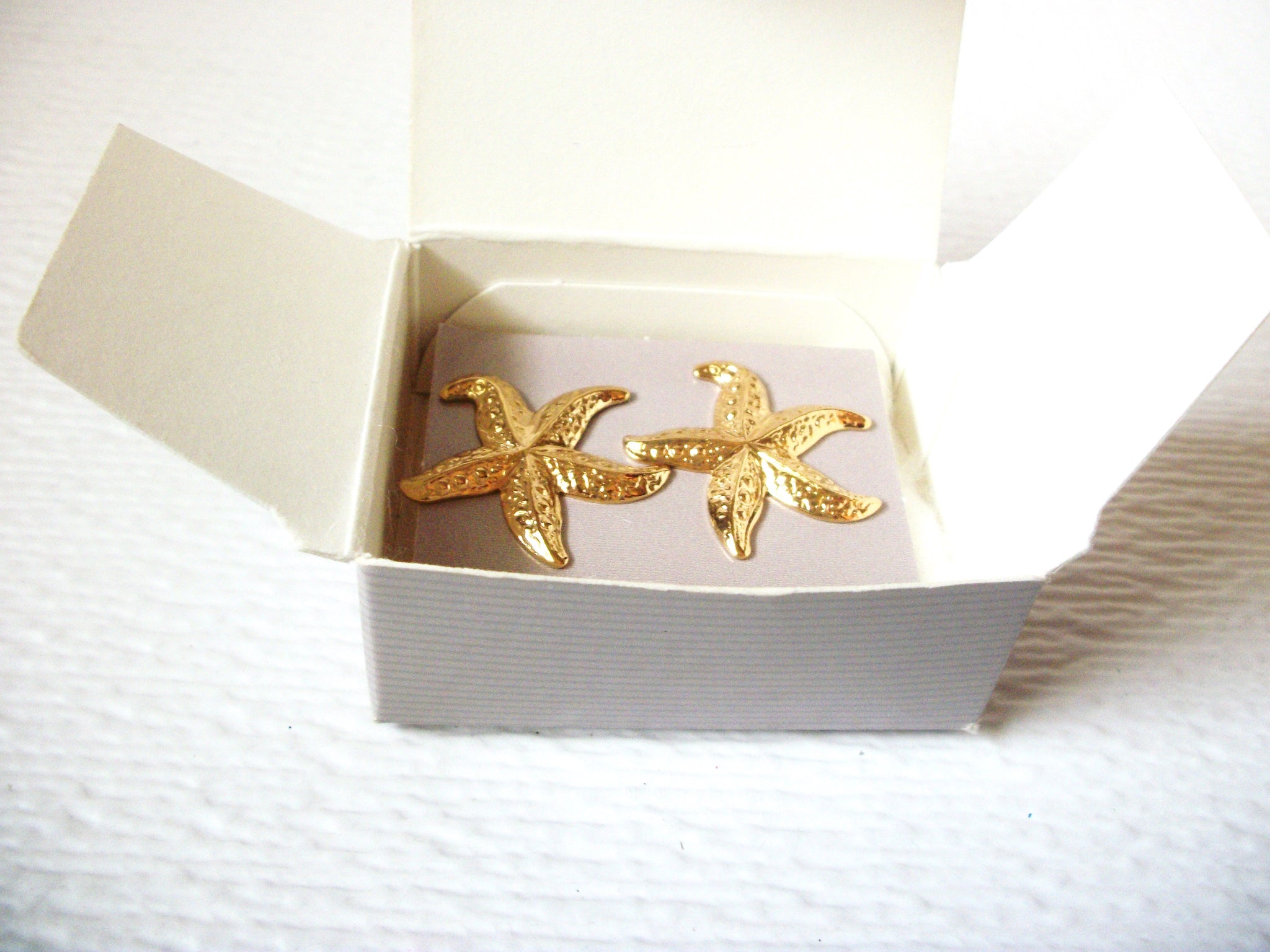 AVON 1987 Vintage Starfish Earrings 122220