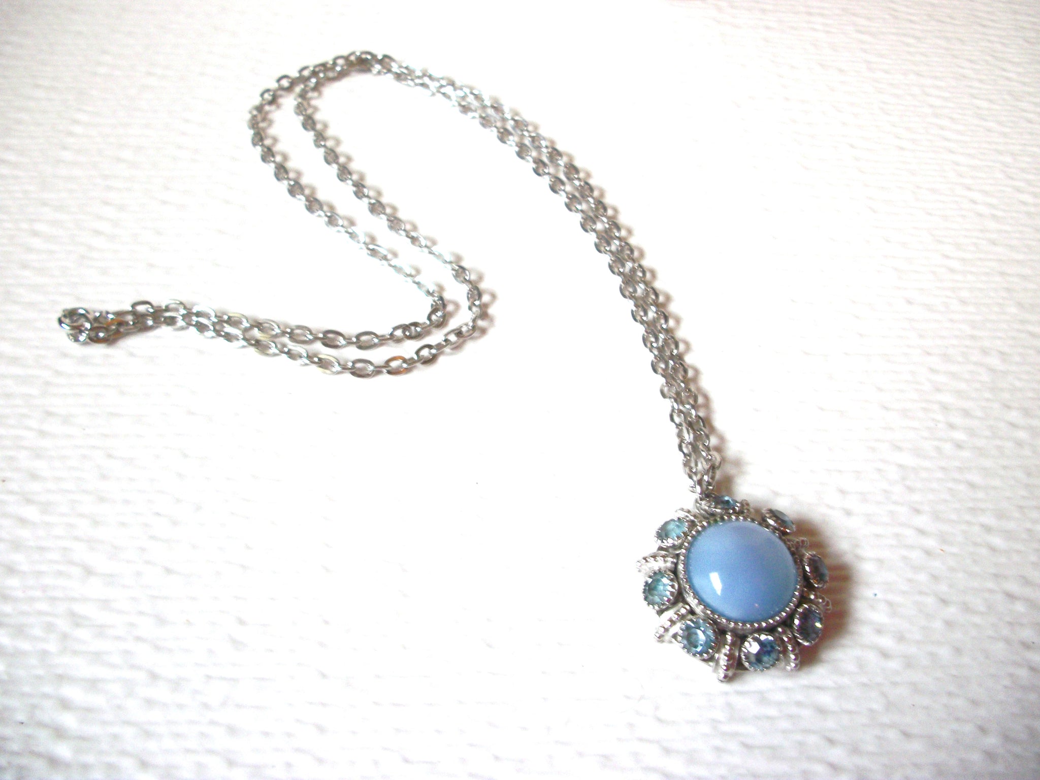 AVON Vintage Blue Moon Stone Iridescent Rhinestone Pendant Retro Necklace 122320