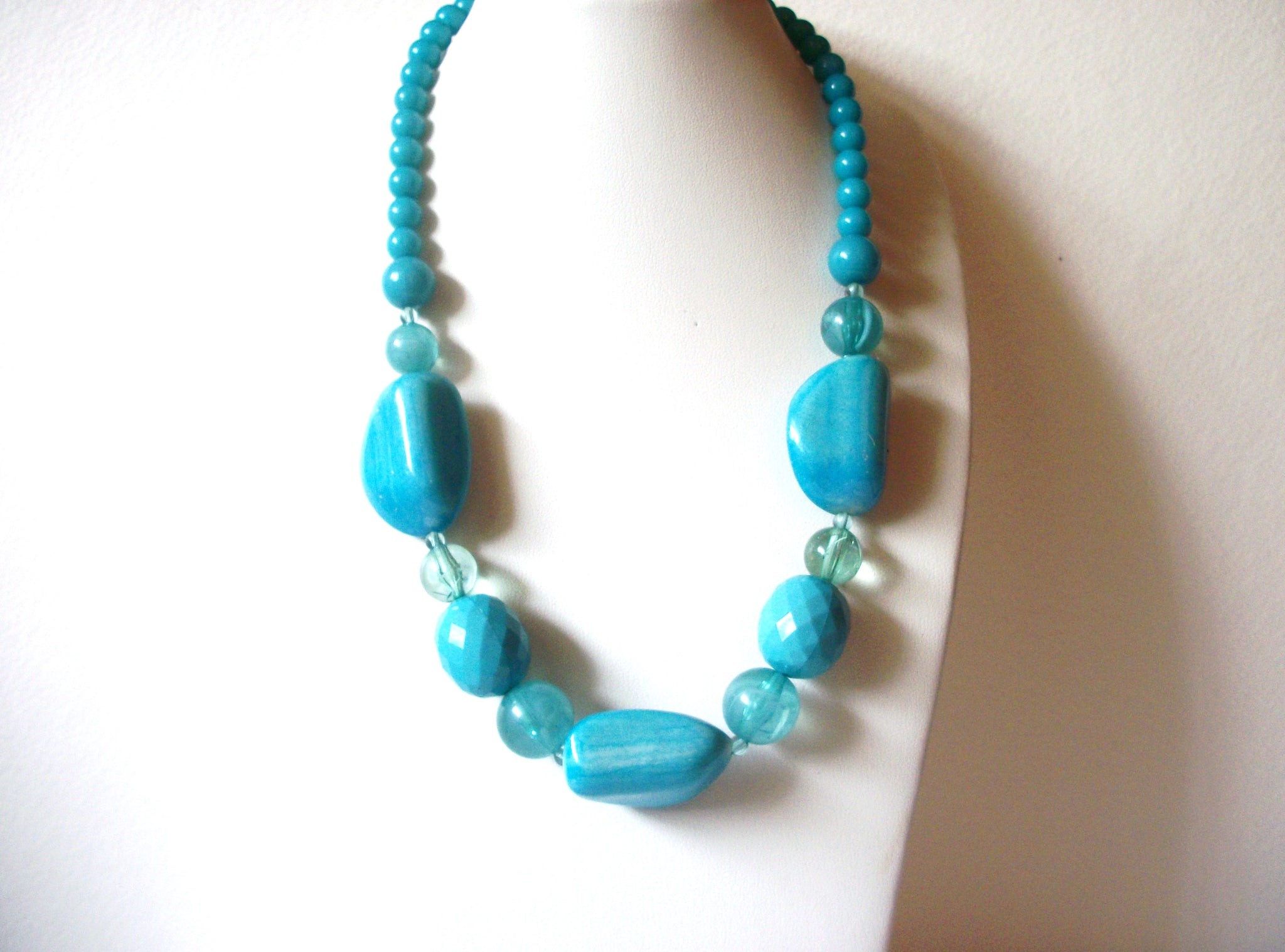 Retro Chunky Turquoise Blue Acrylic Necklace 122520