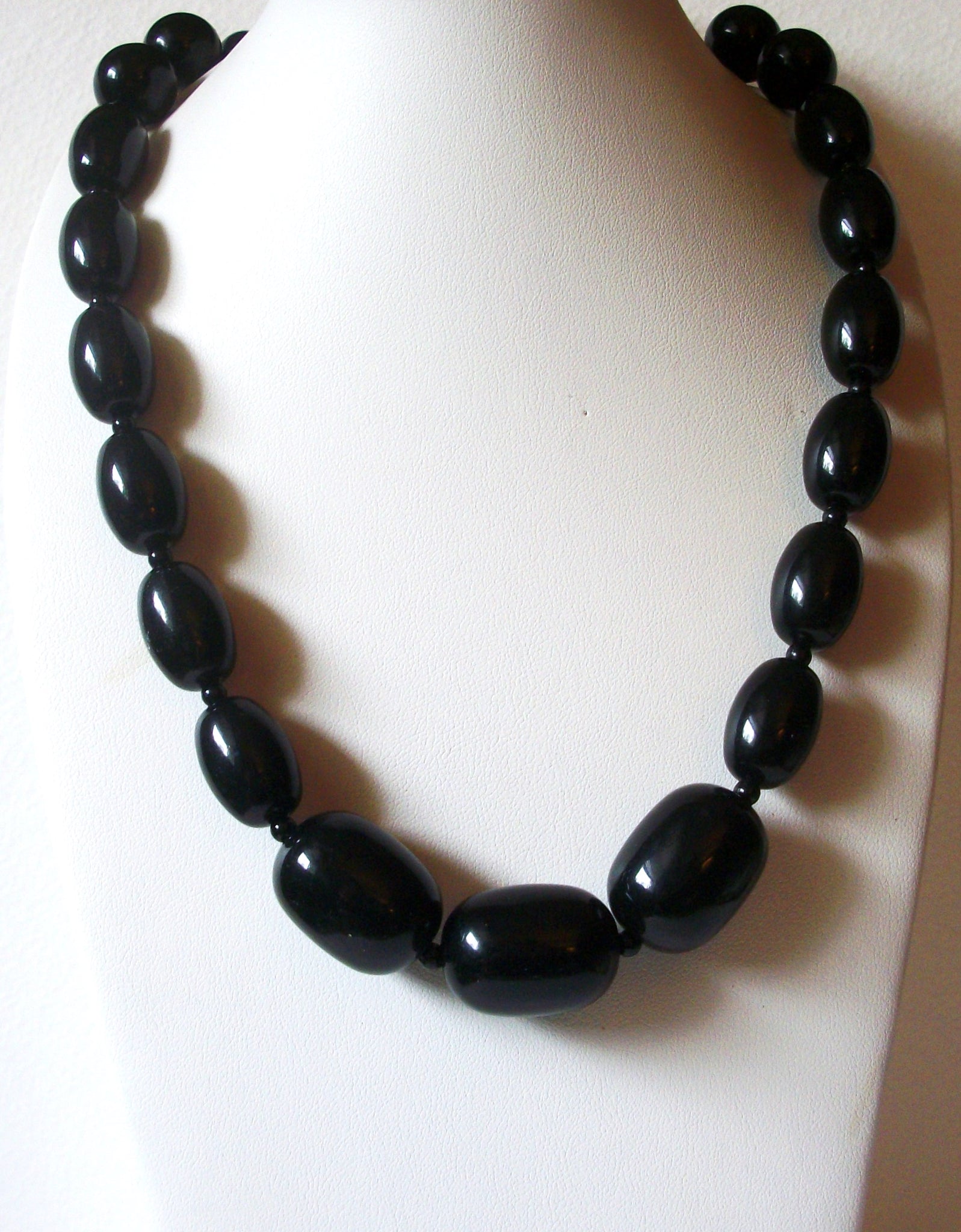 Retro Chunky Black Acrylic Necklace 122520