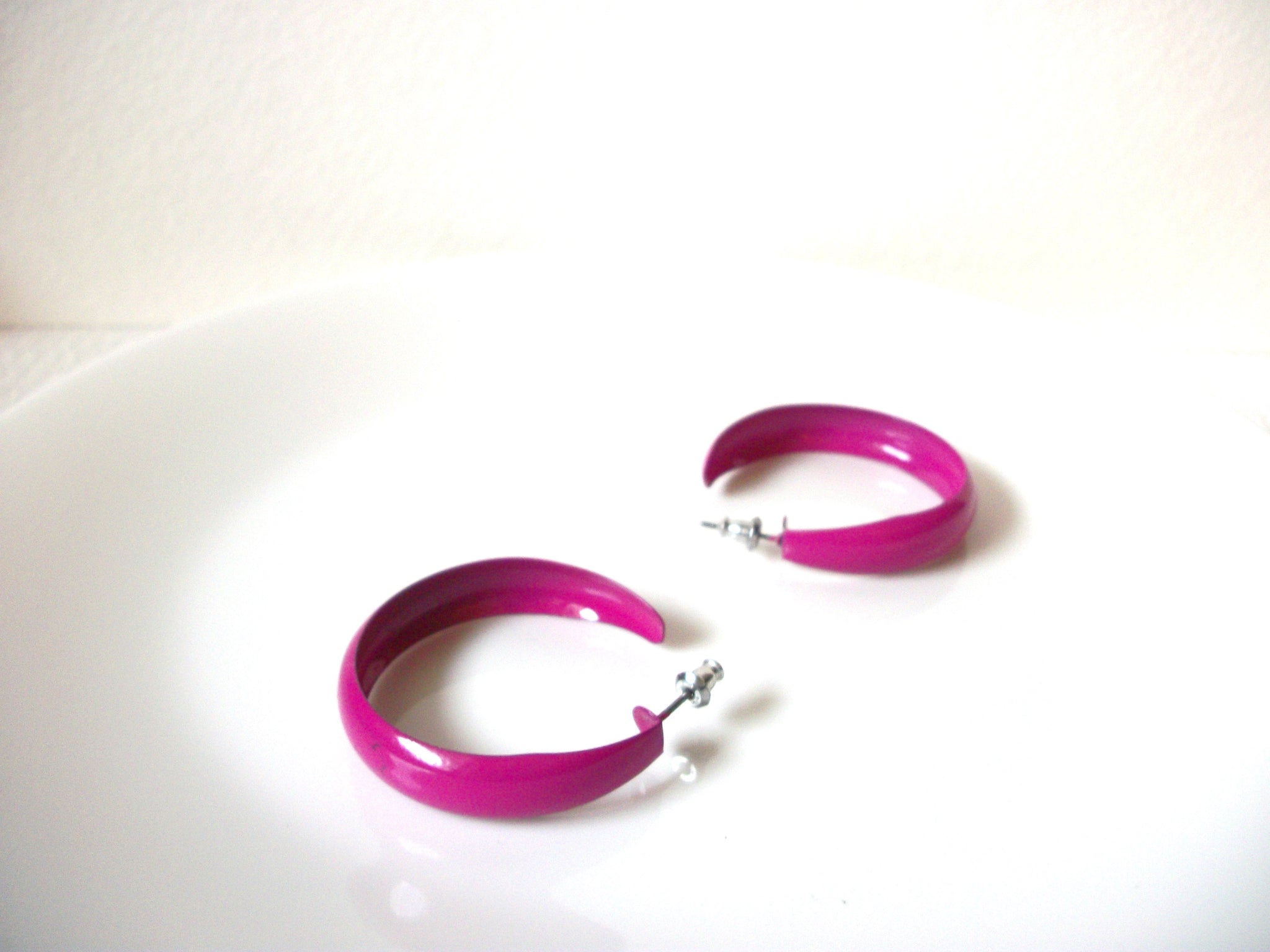 Retro Fuchsia Pink Hoop Earrings 101720