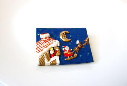 Vintage Hand Molded Christmas Night Brooch Pin 102120
