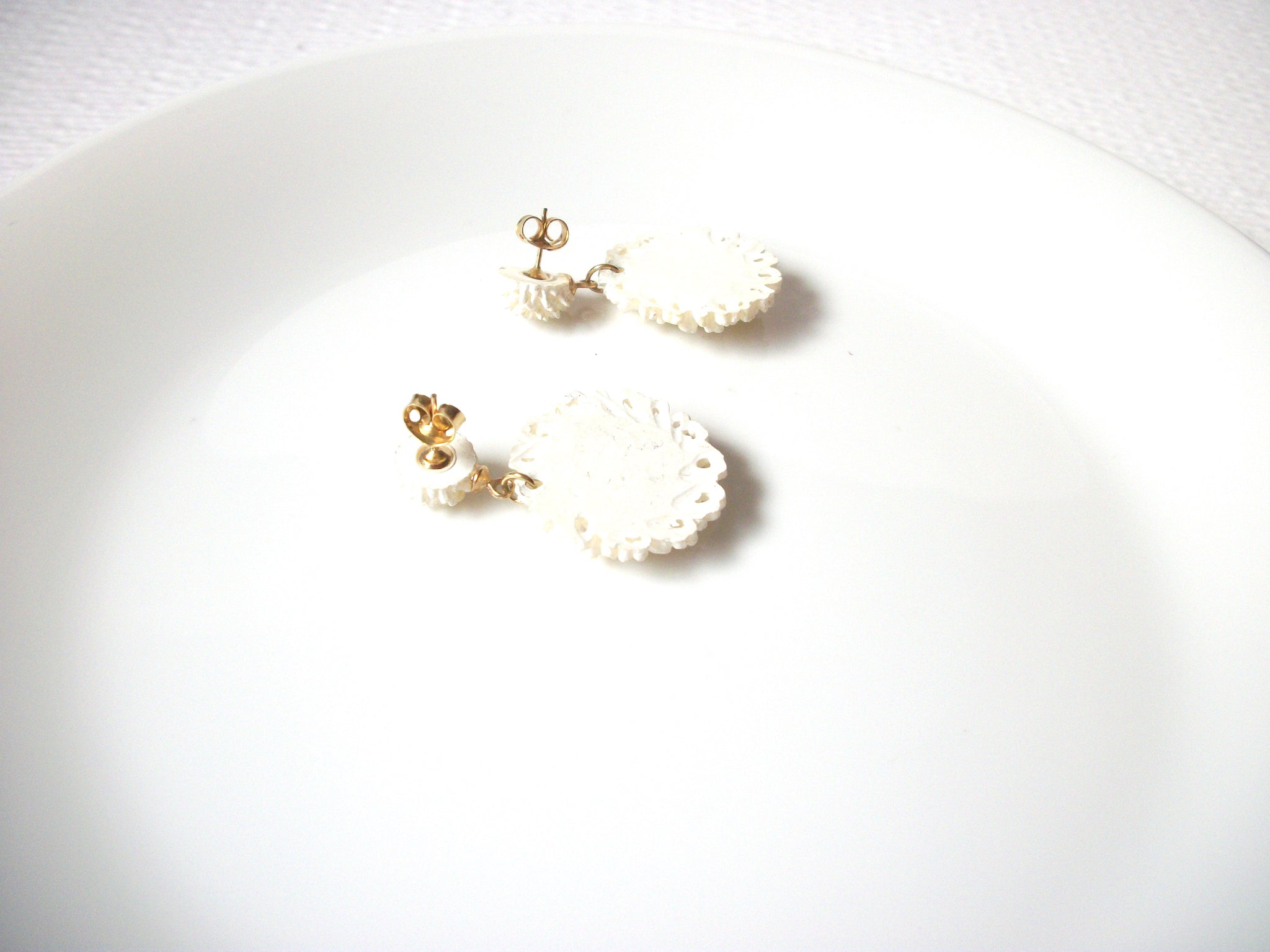 Vintage White Dahlia Flower Earrings 102720