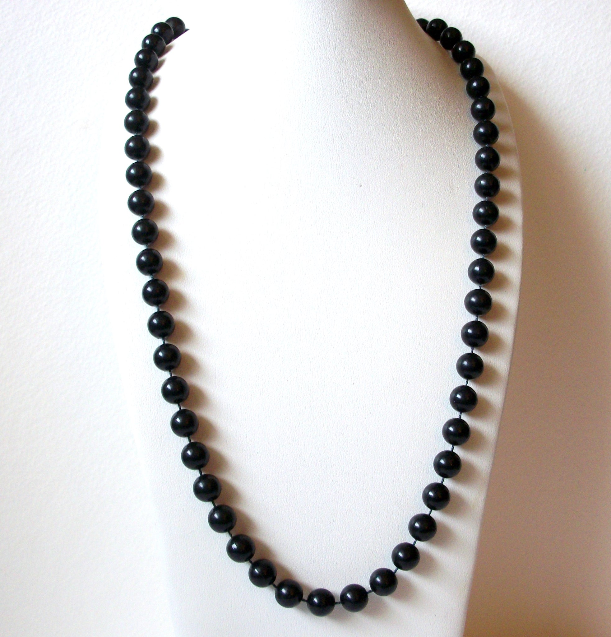Retro Black Beaded Necklace 102820