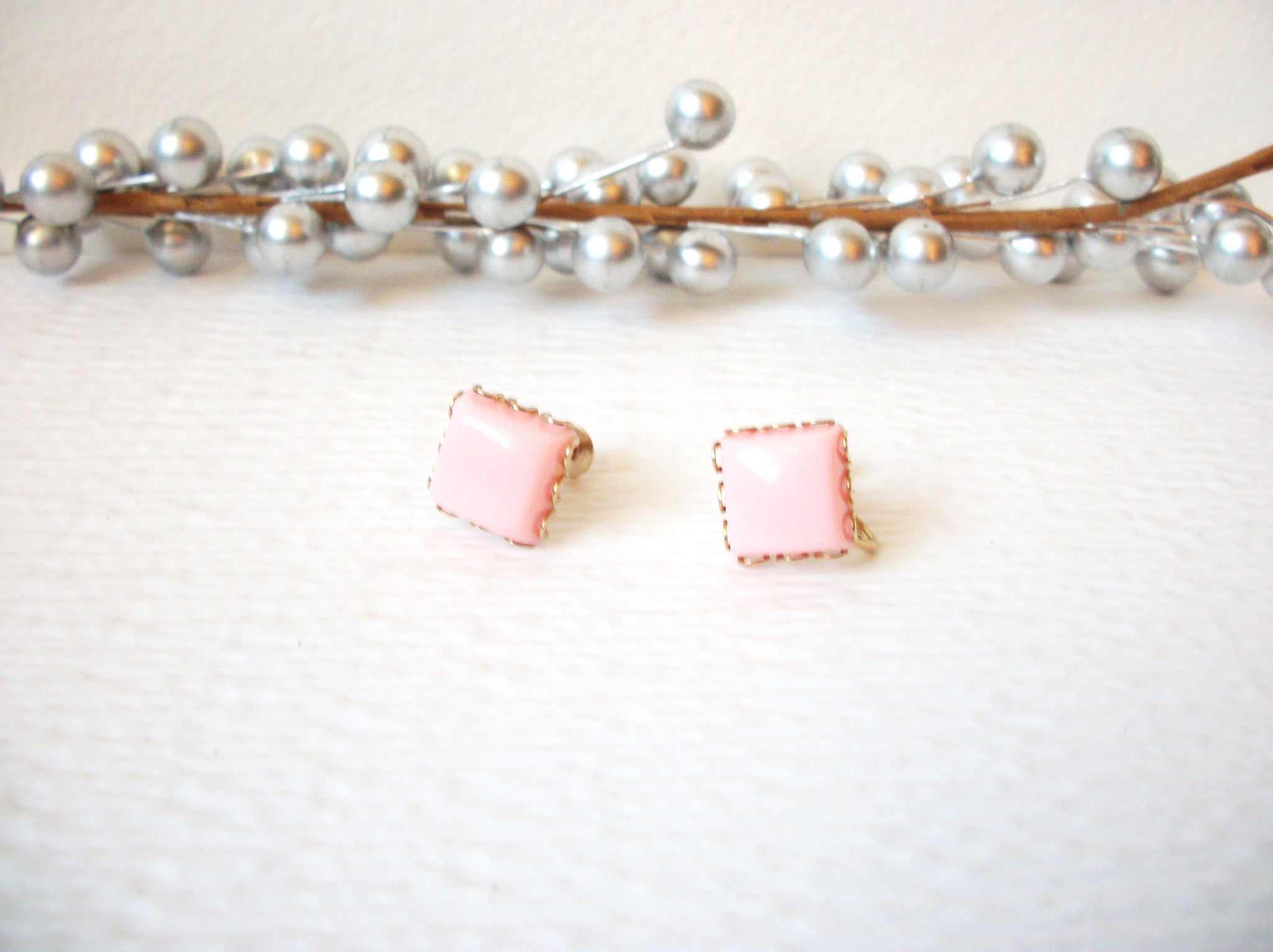 1950s Vintage Pale Pink Thermoset Screw Back Earrings 102920