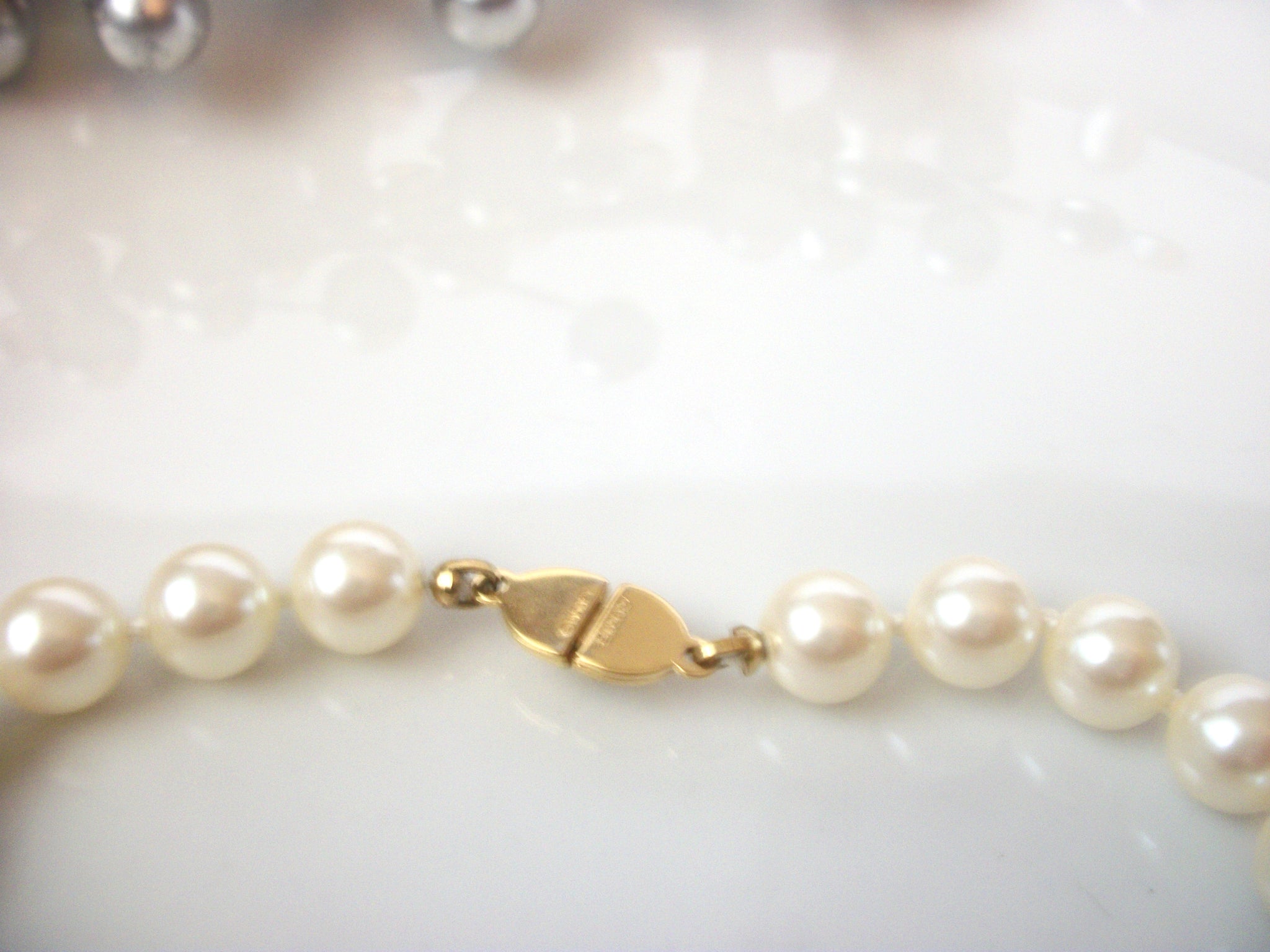 Vintage MONET Glass Pearl Necklace 72116A
