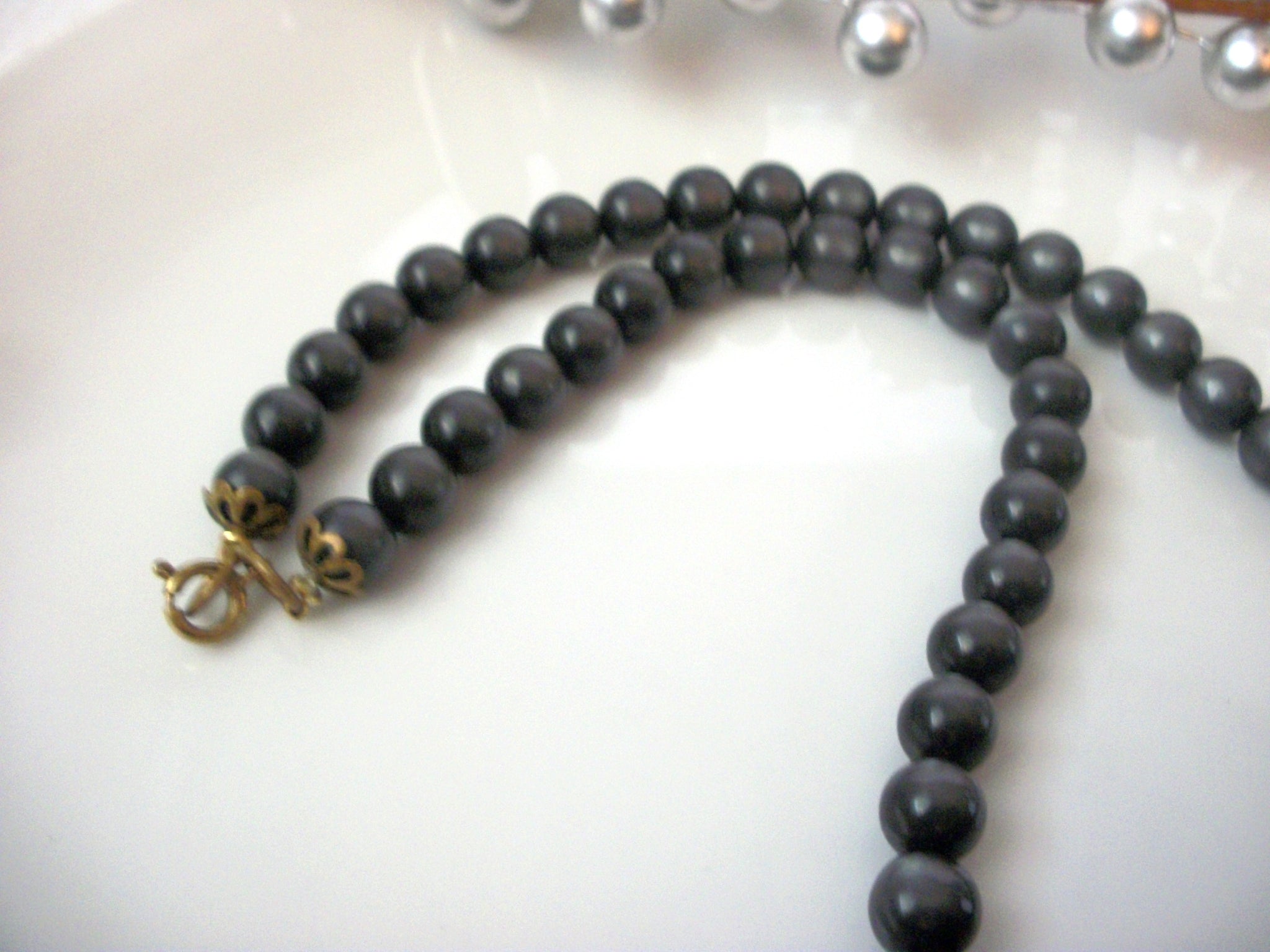 Vintage 50s Gray Moon Glow Beads Necklace 72116A