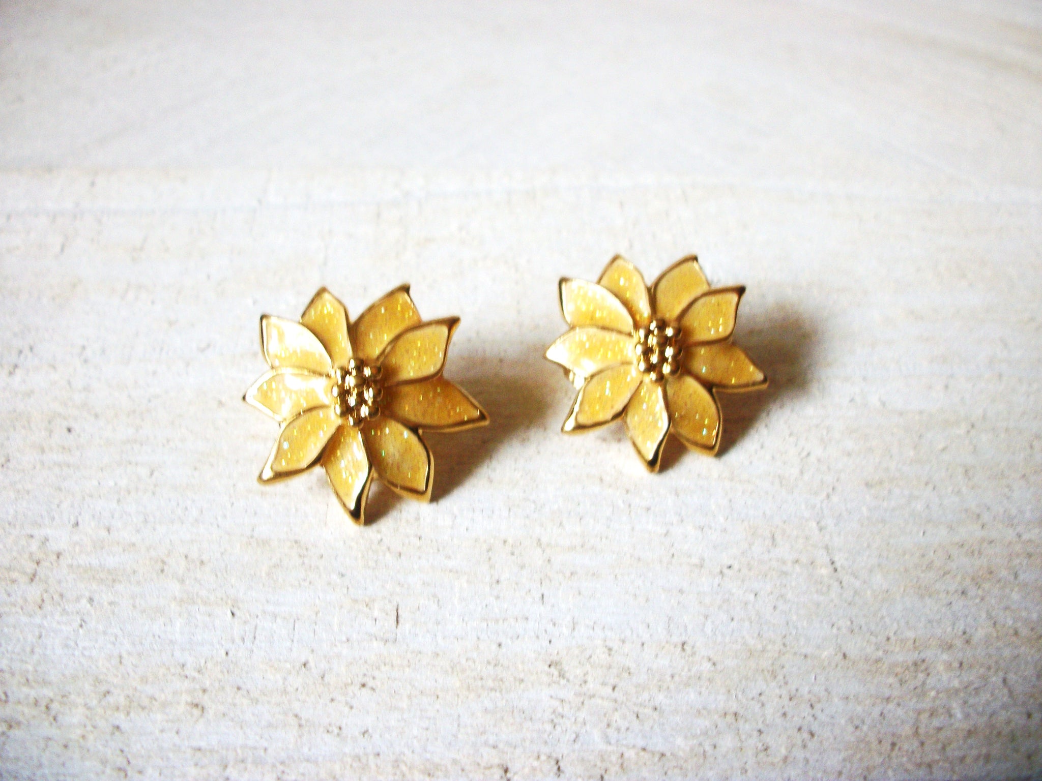 Vintage Poinsettia Earrings 41320