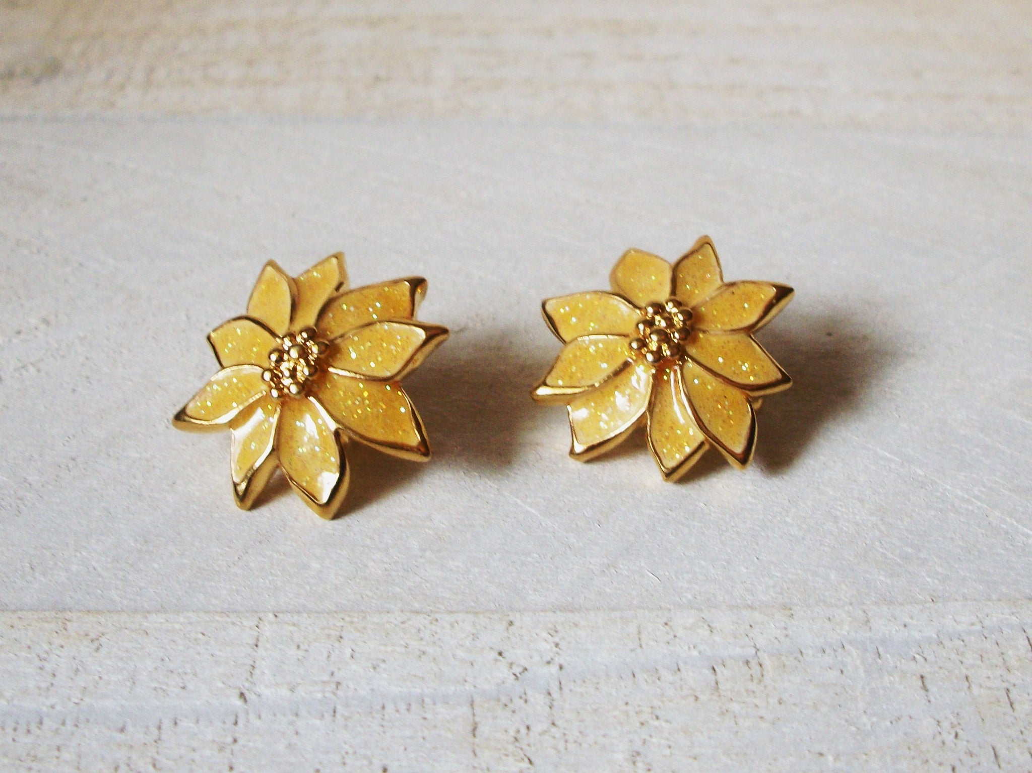 Vintage Poinsettia Earrings 41320