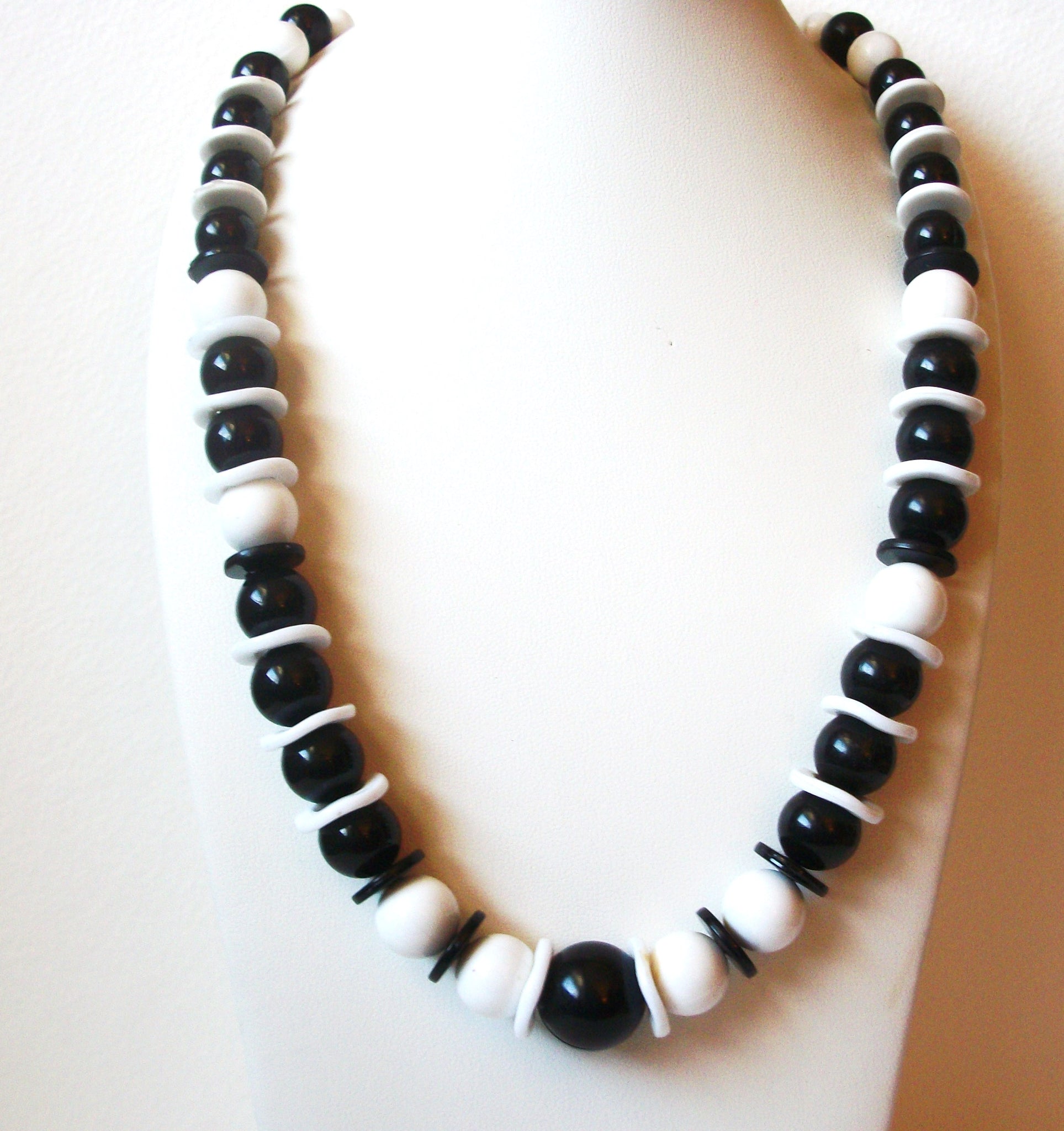 Retro Black White Necklace 111020