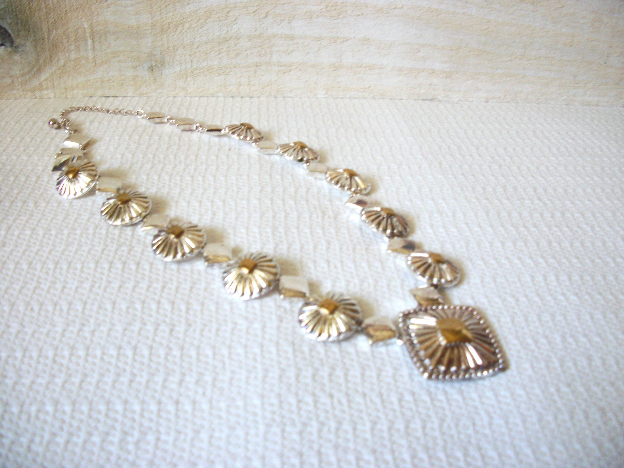 AVON Two Tone Necklace 42520