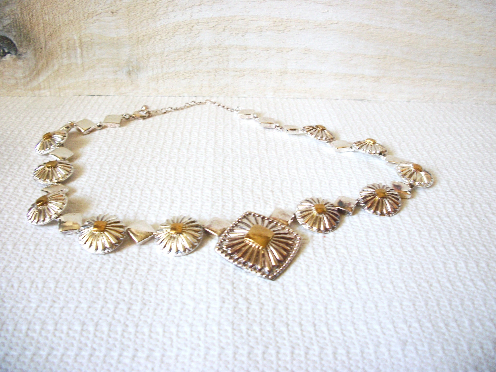 AVON Two Tone Necklace 42520