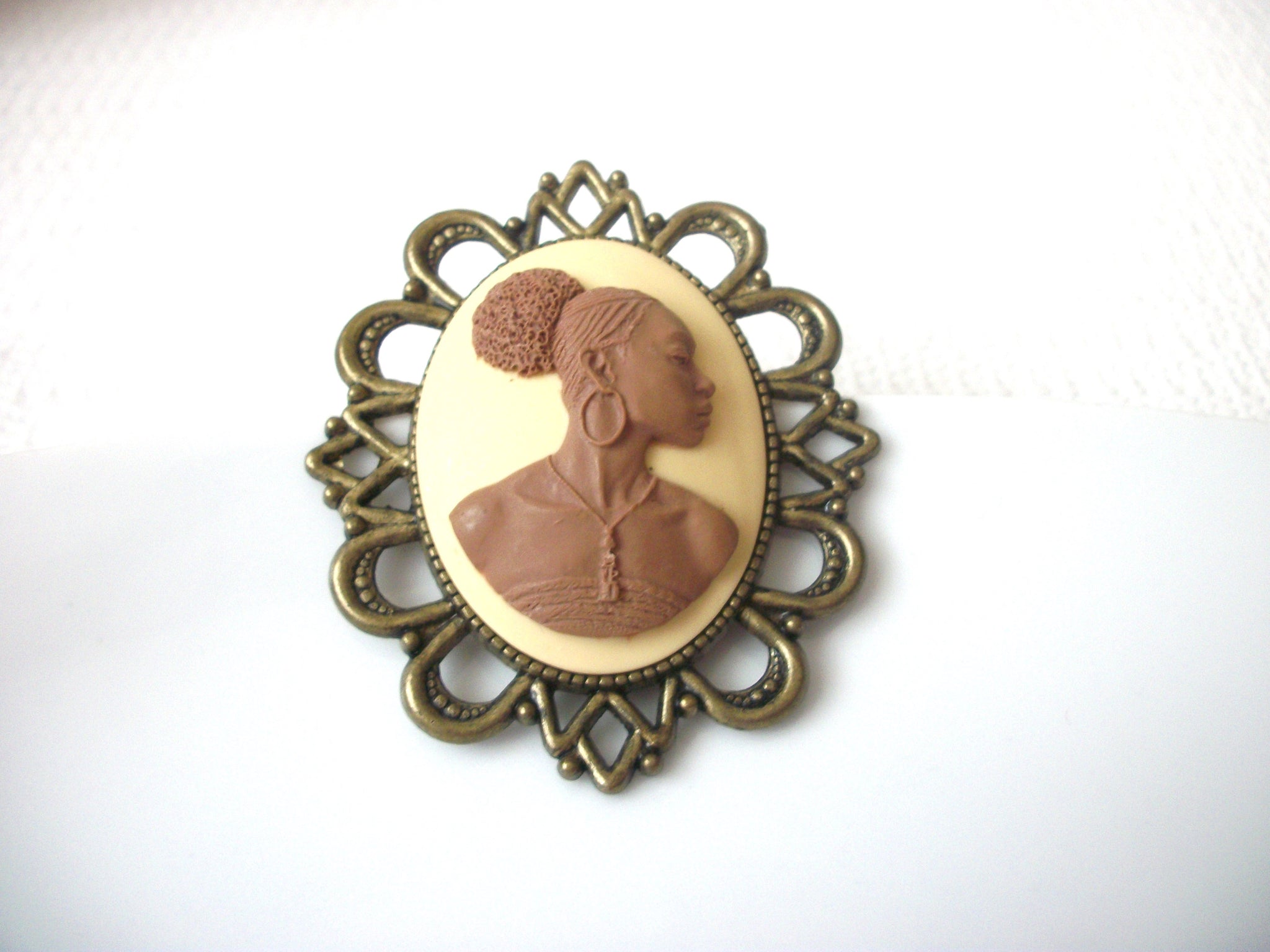 Hand Made Queen Brooch Pin 70616