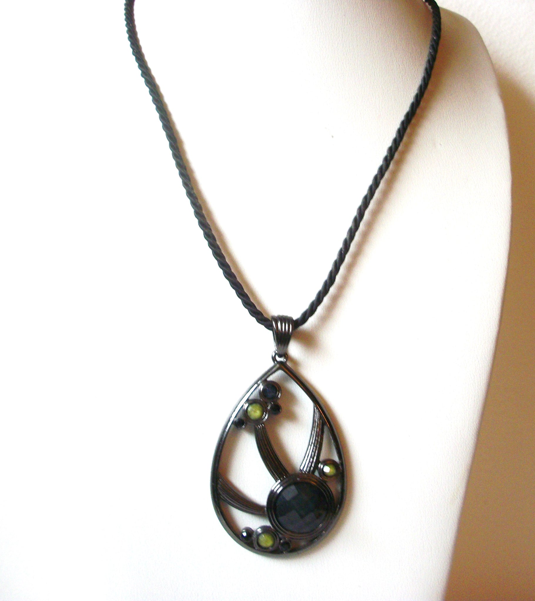 Vintage LIA SOPHIA Necklace 111320