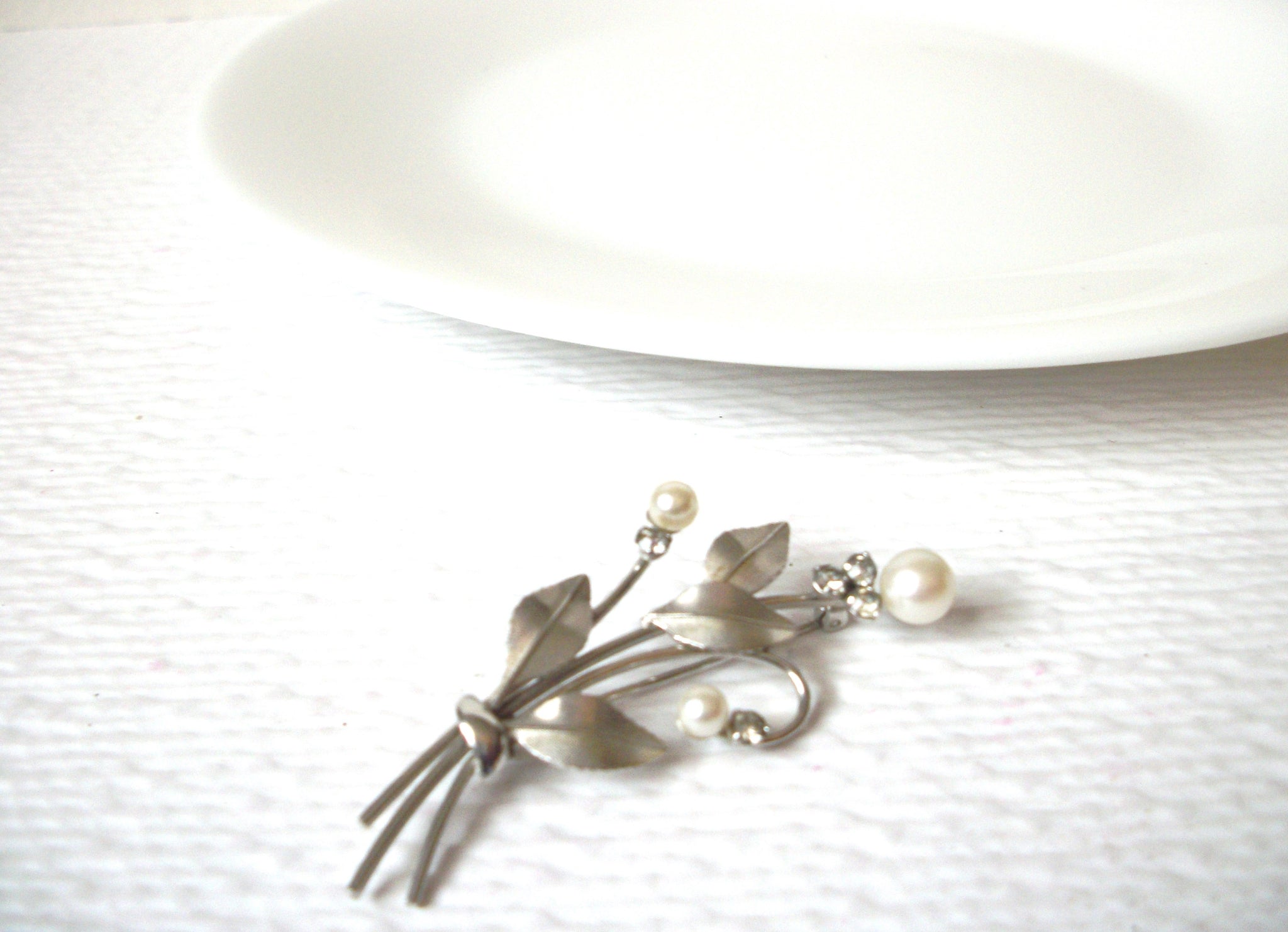 Retro Glass Pearl Rhinestone Brooch Pin 111520