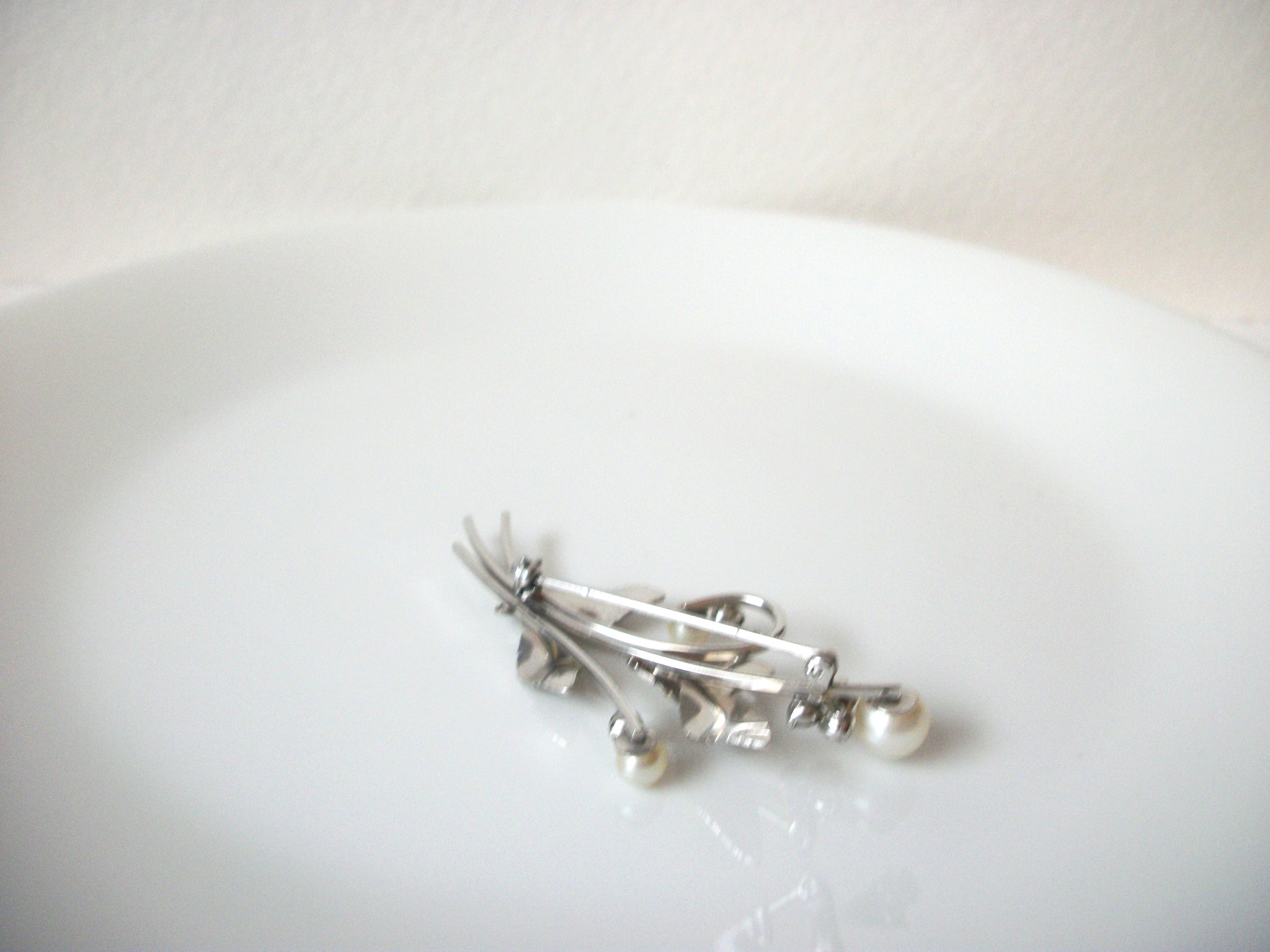 Retro Glass Pearl Rhinestone Brooch Pin 111520