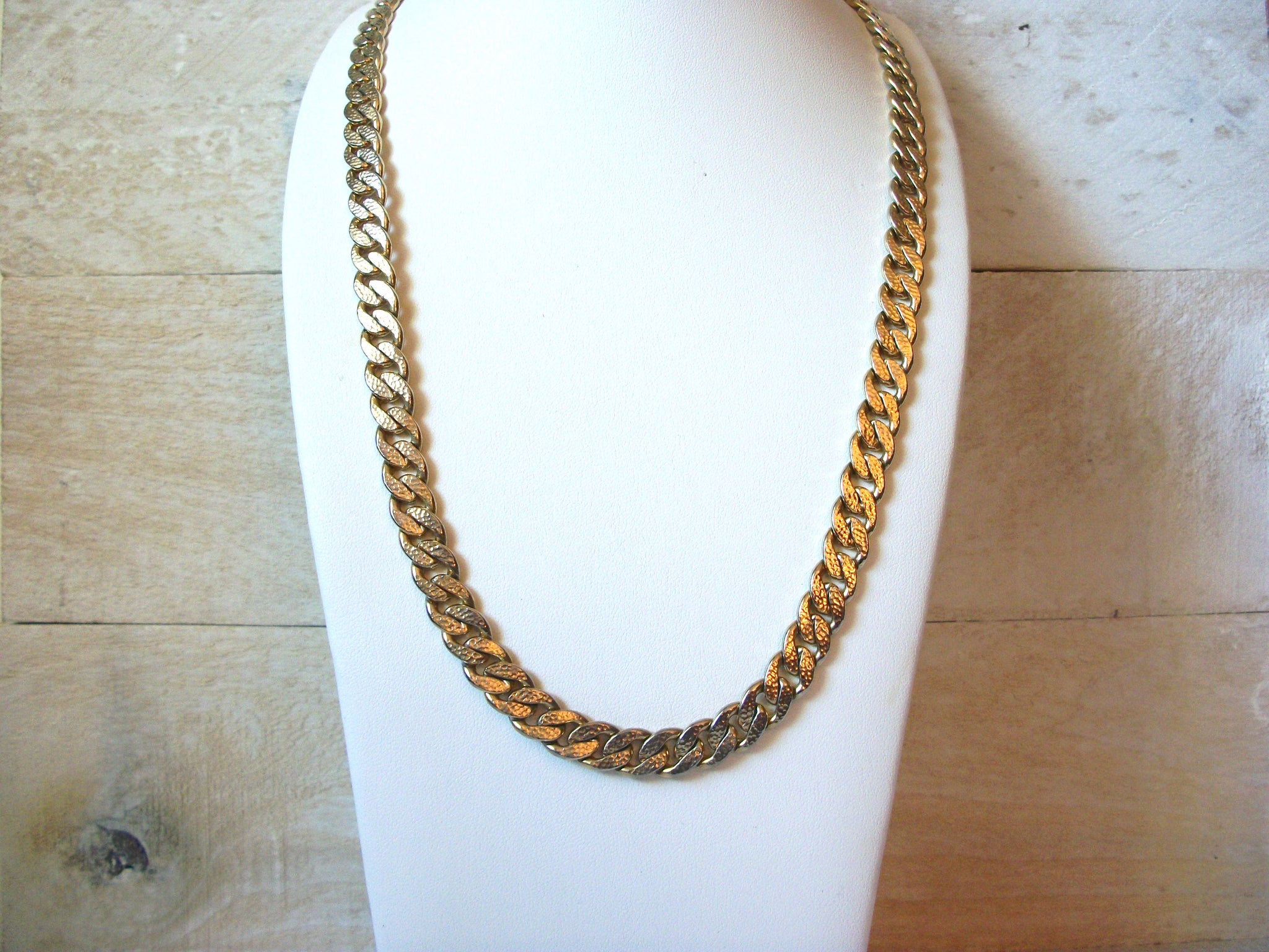Gold Toned 1950s Vintage Necklace 50720